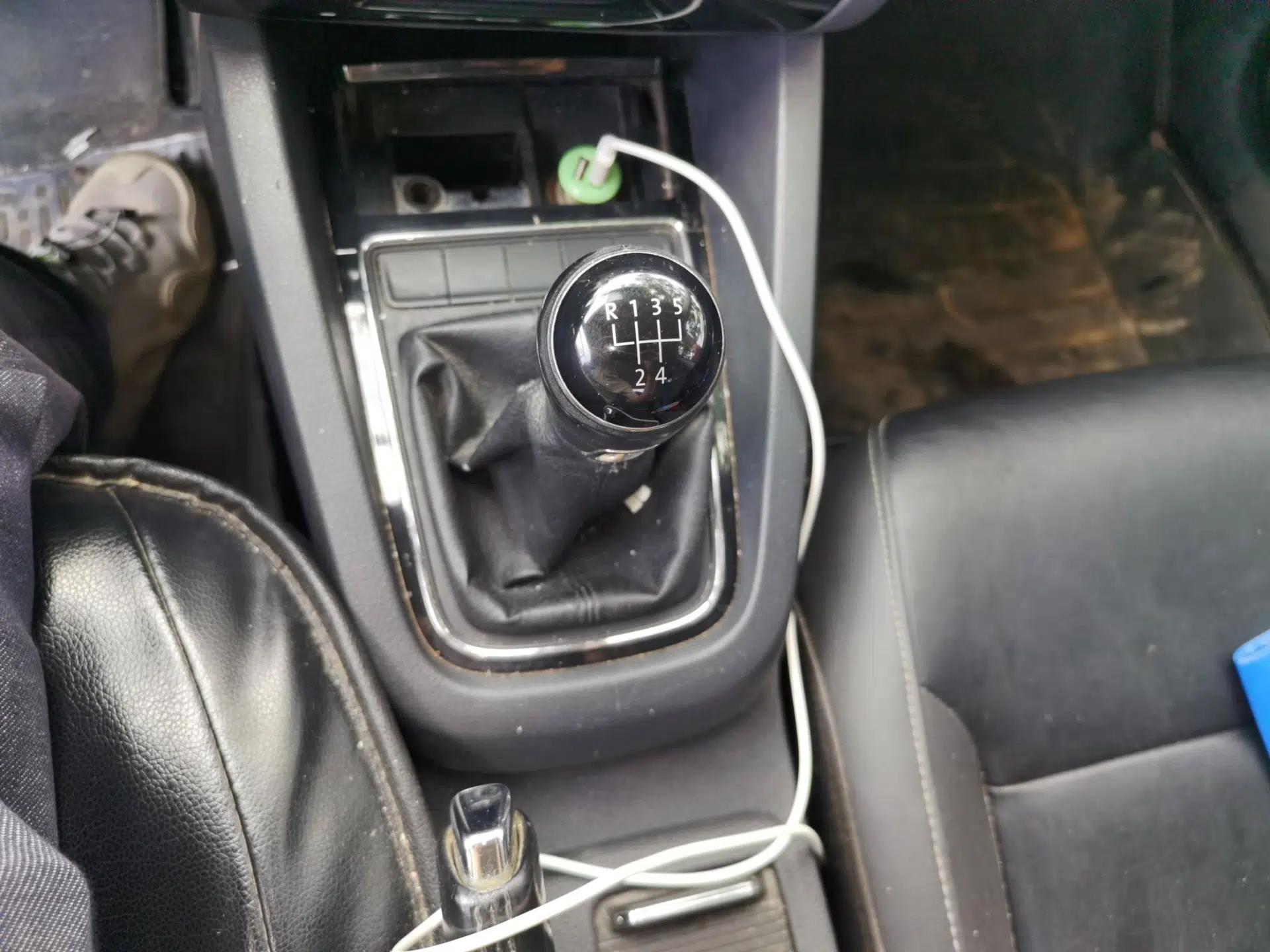 Volkswagen Sagitar 2015 230TSI Manual Comfort Version — миниатюра 14