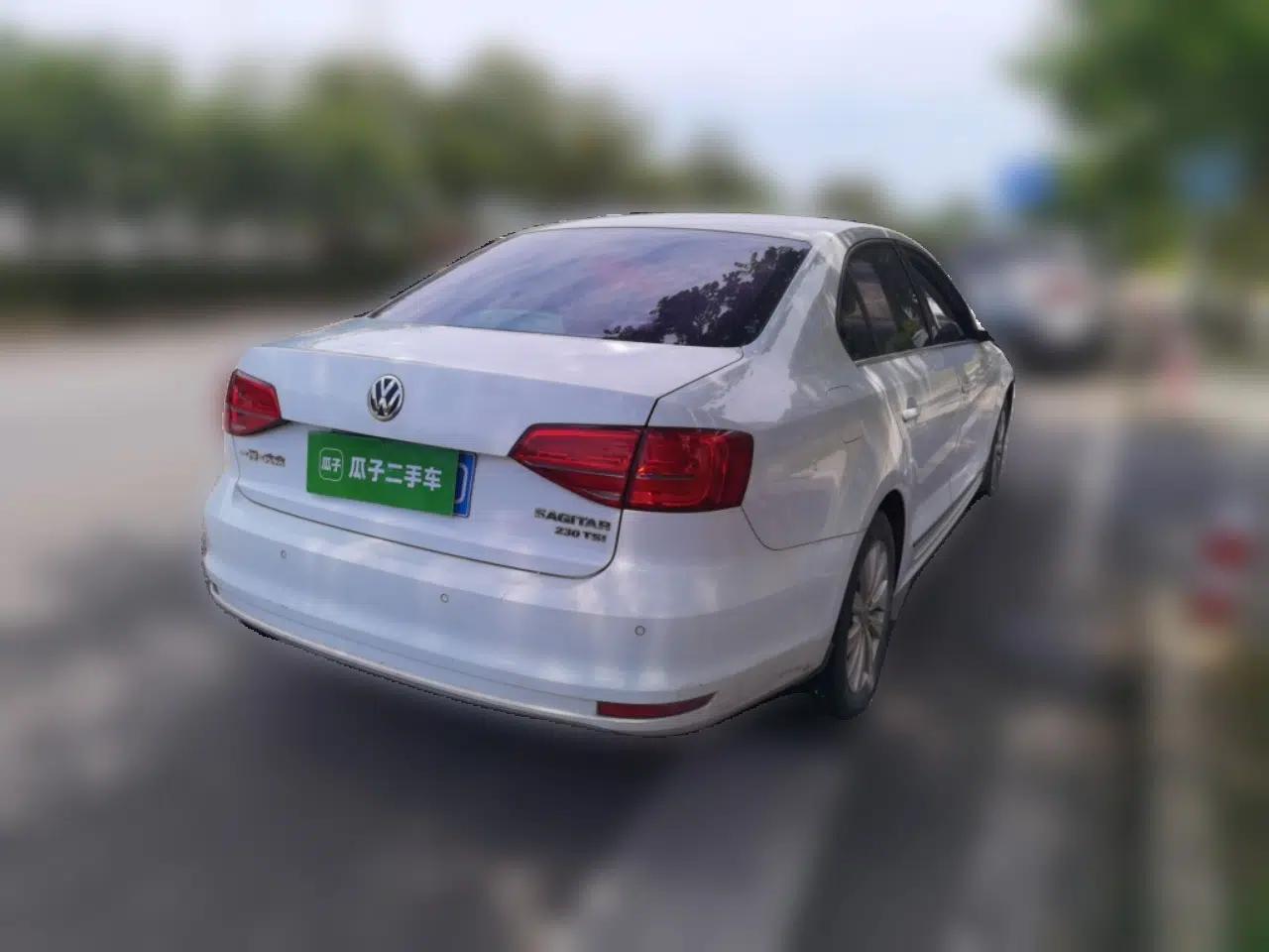 Volkswagen Sagitar 2015 230TSI Manual Comfort Version — миниатюра 6