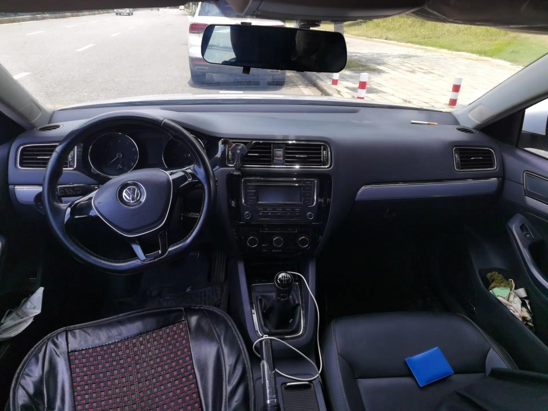 Volkswagen Sagitar 2015 230TSI Manual Comfort Version — миниатюра 9