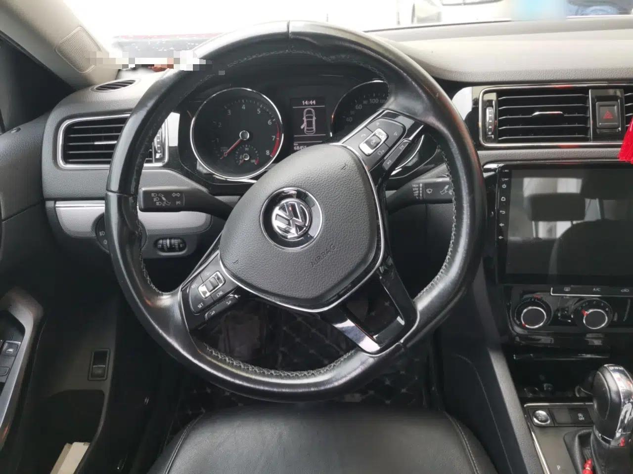 Volkswagen Sagitar 2018 280TSI DSG Ignite Edition — миниатюра 10