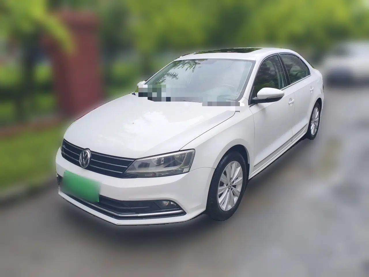 Volkswagen Sagitar 2015 1.6L Automatic Comfort Model — миниатюра 1