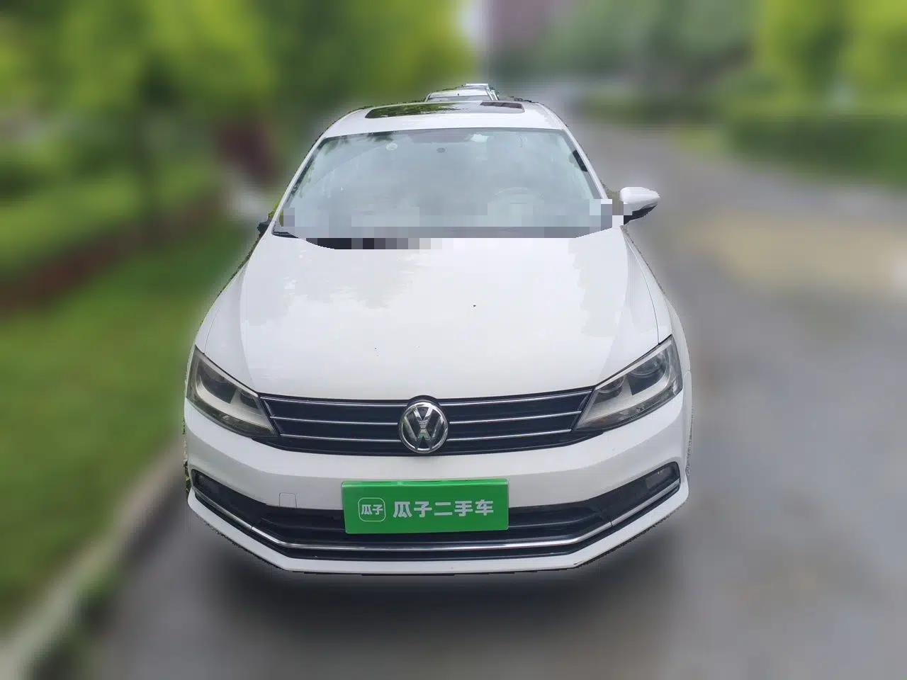 Volkswagen Sagitar 2015 1.6L Automatic Comfort Model — миниатюра 2