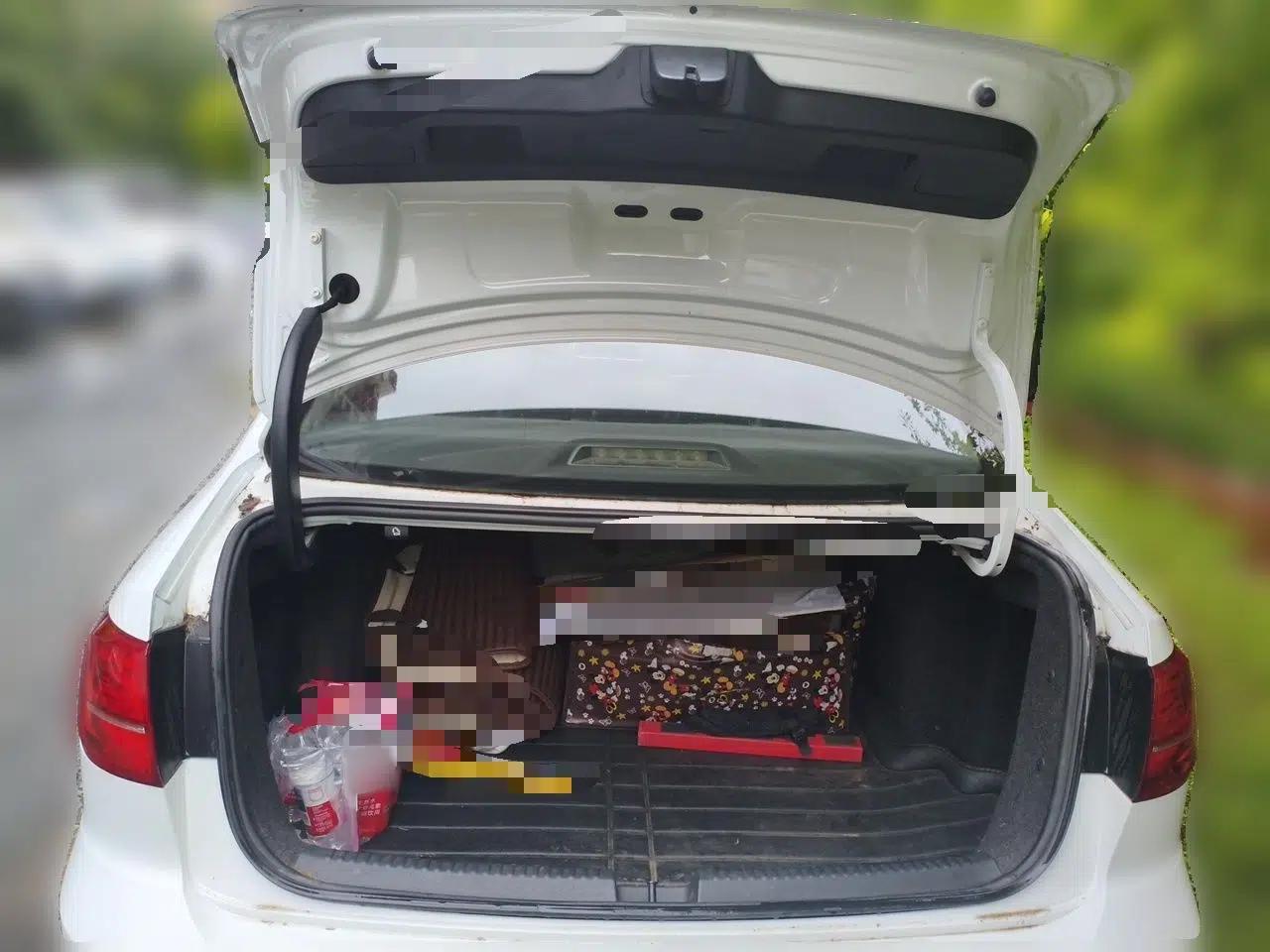 Volkswagen Sagitar 2015 1.6L Automatic Comfort Model — миниатюра 19