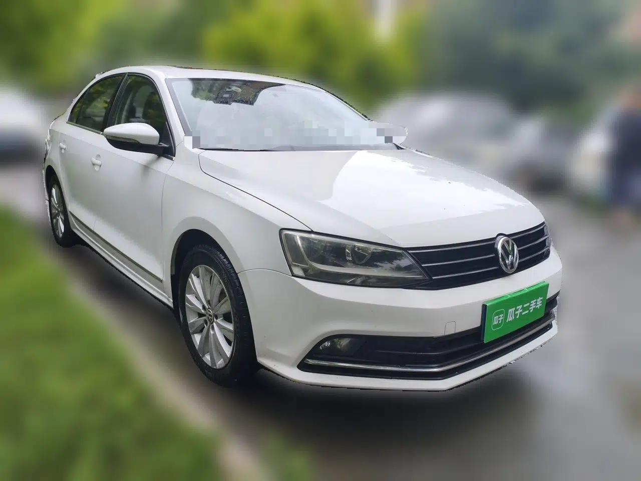 Volkswagen Sagitar 2015 1.6L Automatic Comfort Model — миниатюра 3