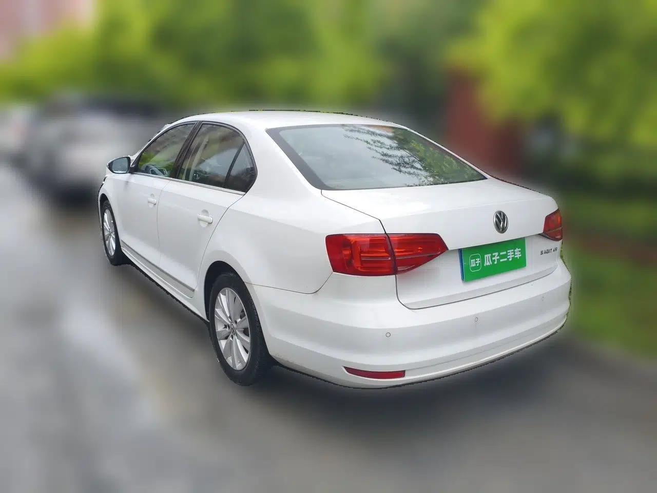 Volkswagen Sagitar 2015 1.6L Automatic Comfort Model — миниатюра 4