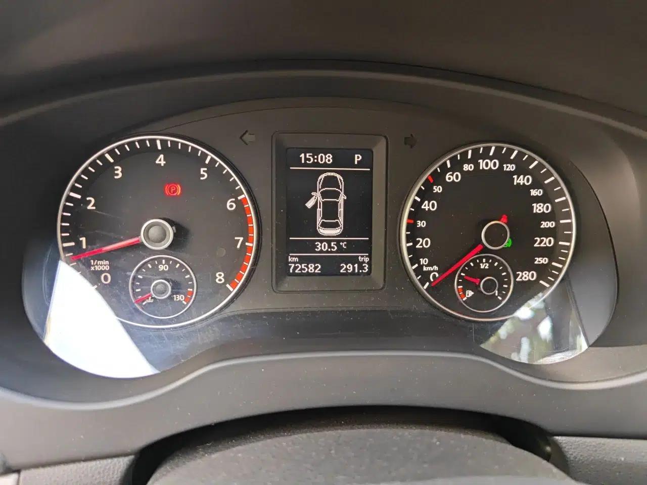 Volkswagen Sagitar 2014 1.4TSI Automatic Luxury Model — миниатюра 11