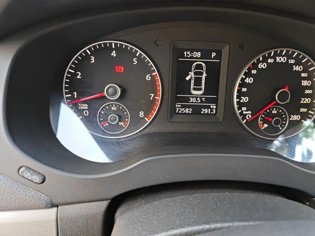 Volkswagen Sagitar 2014 1.4TSI Automatic Luxury Model — миниатюра 12