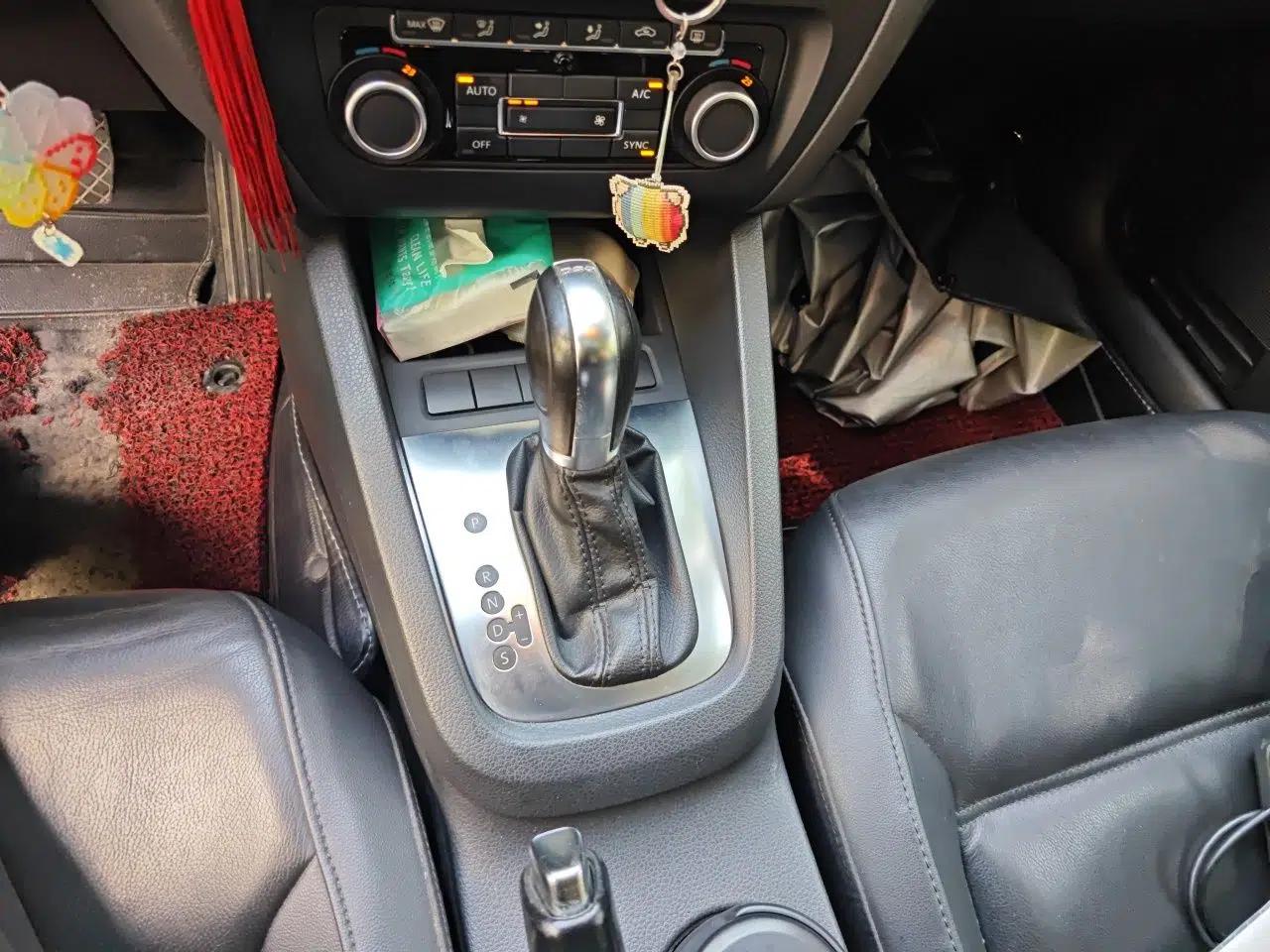 Volkswagen Sagitar 2014 1.4TSI Automatic Luxury Model — миниатюра 14