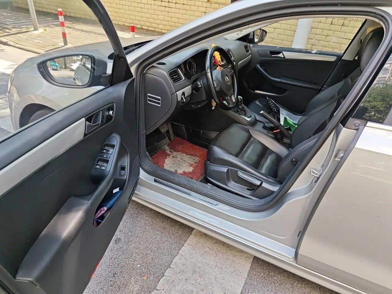 Volkswagen Sagitar 2014 1.4TSI Automatic Luxury Model — миниатюра 16