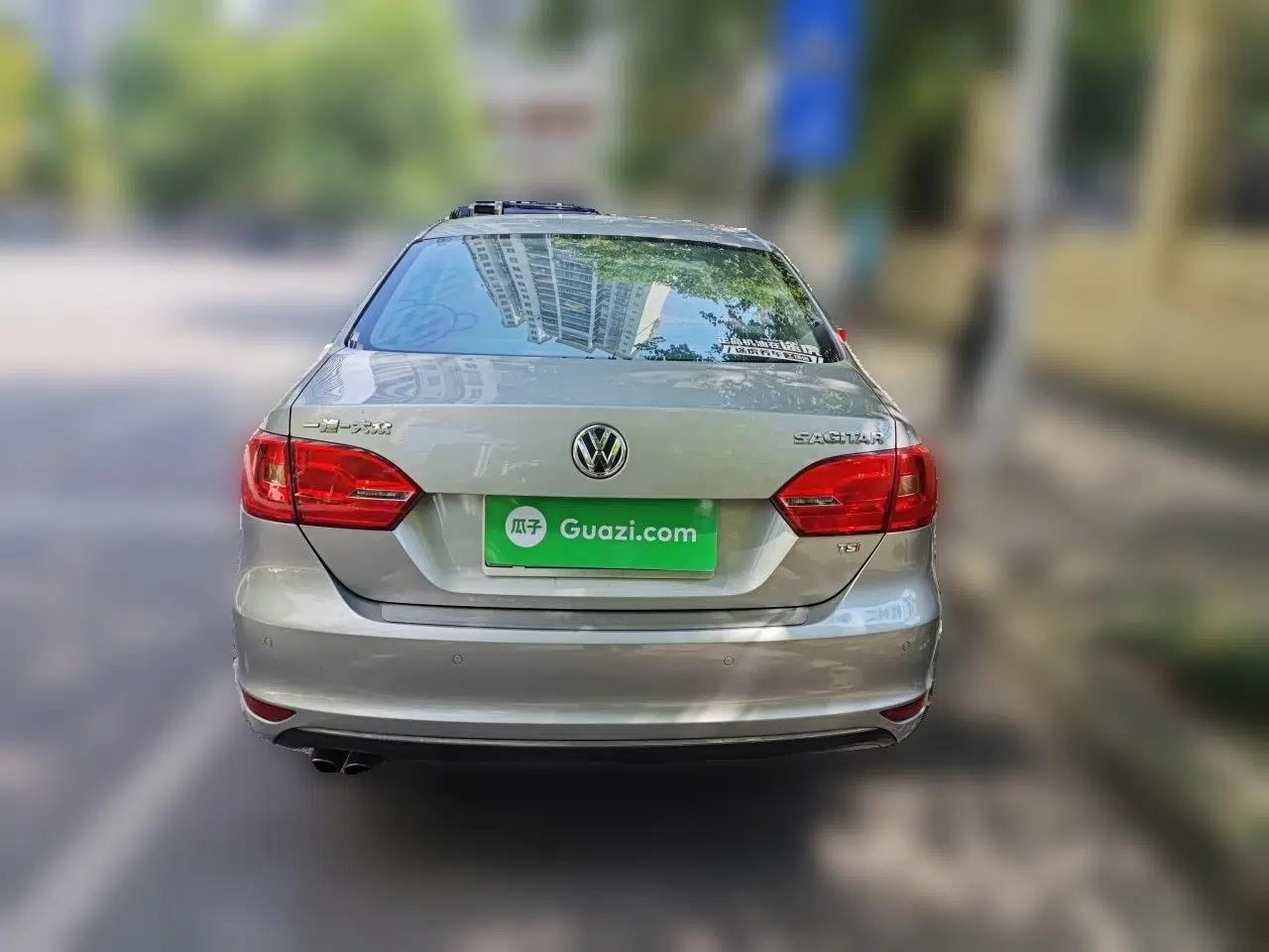 Volkswagen Sagitar 2014 1.4TSI Automatic Luxury Model — миниатюра 5