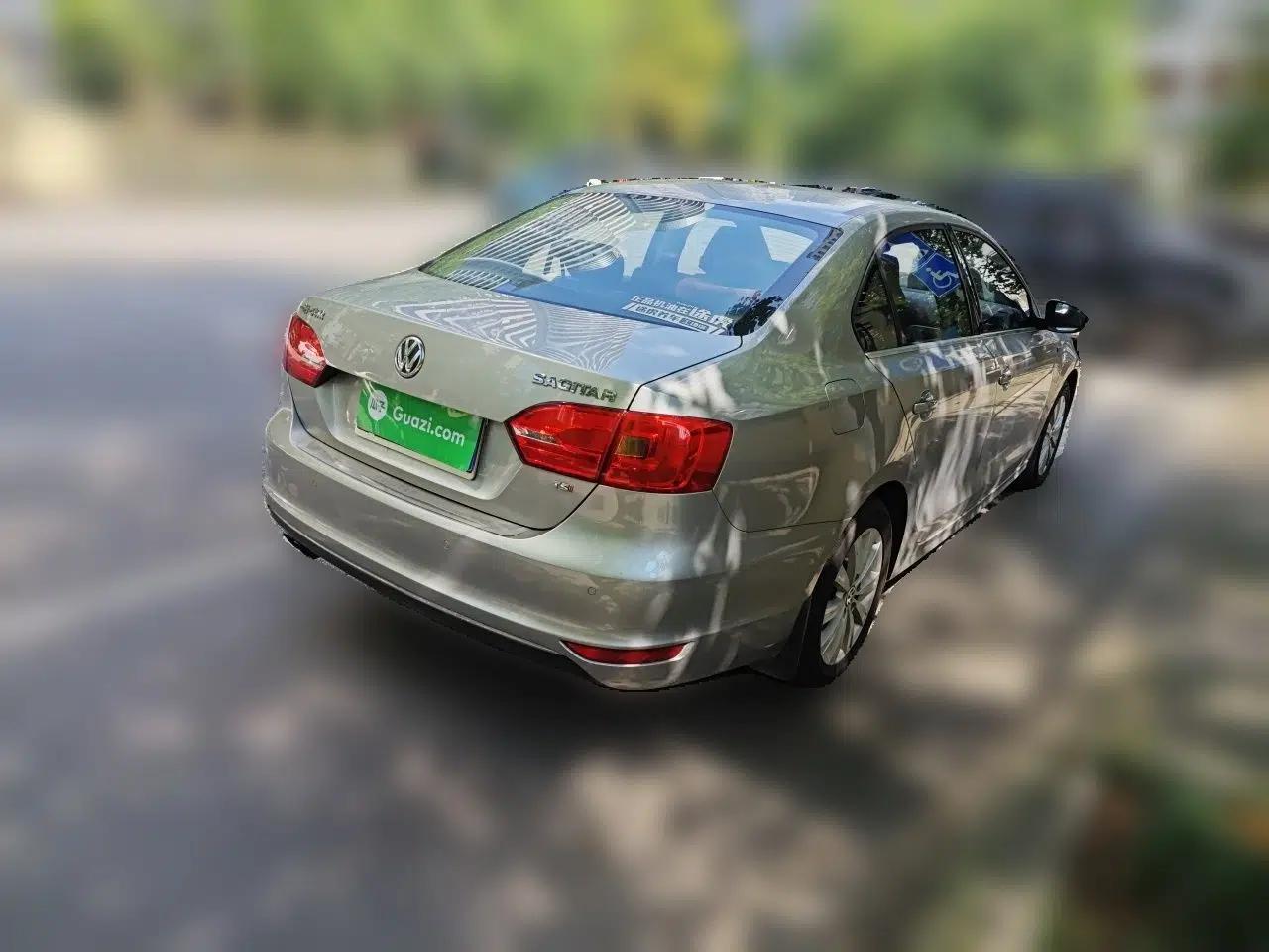 Volkswagen Sagitar 2014 1.4TSI Automatic Luxury Model — миниатюра 6