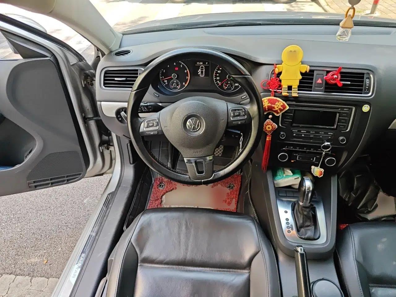 Volkswagen Sagitar 2014 1.4TSI Automatic Luxury Model — миниатюра 10
