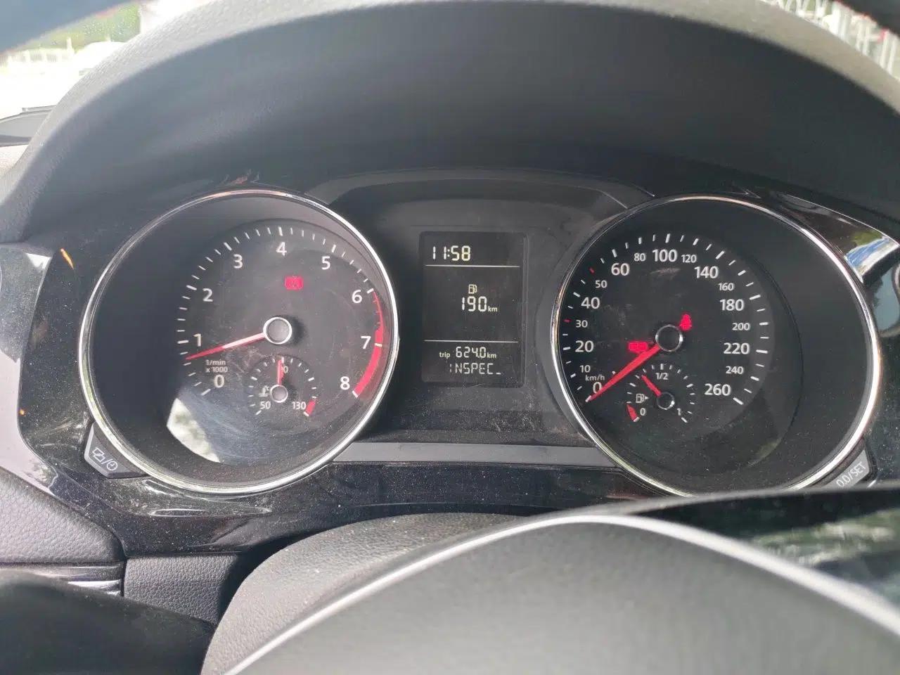 Volkswagen Sagitar 2015 230TSI Manual Comfort Version — миниатюра 11