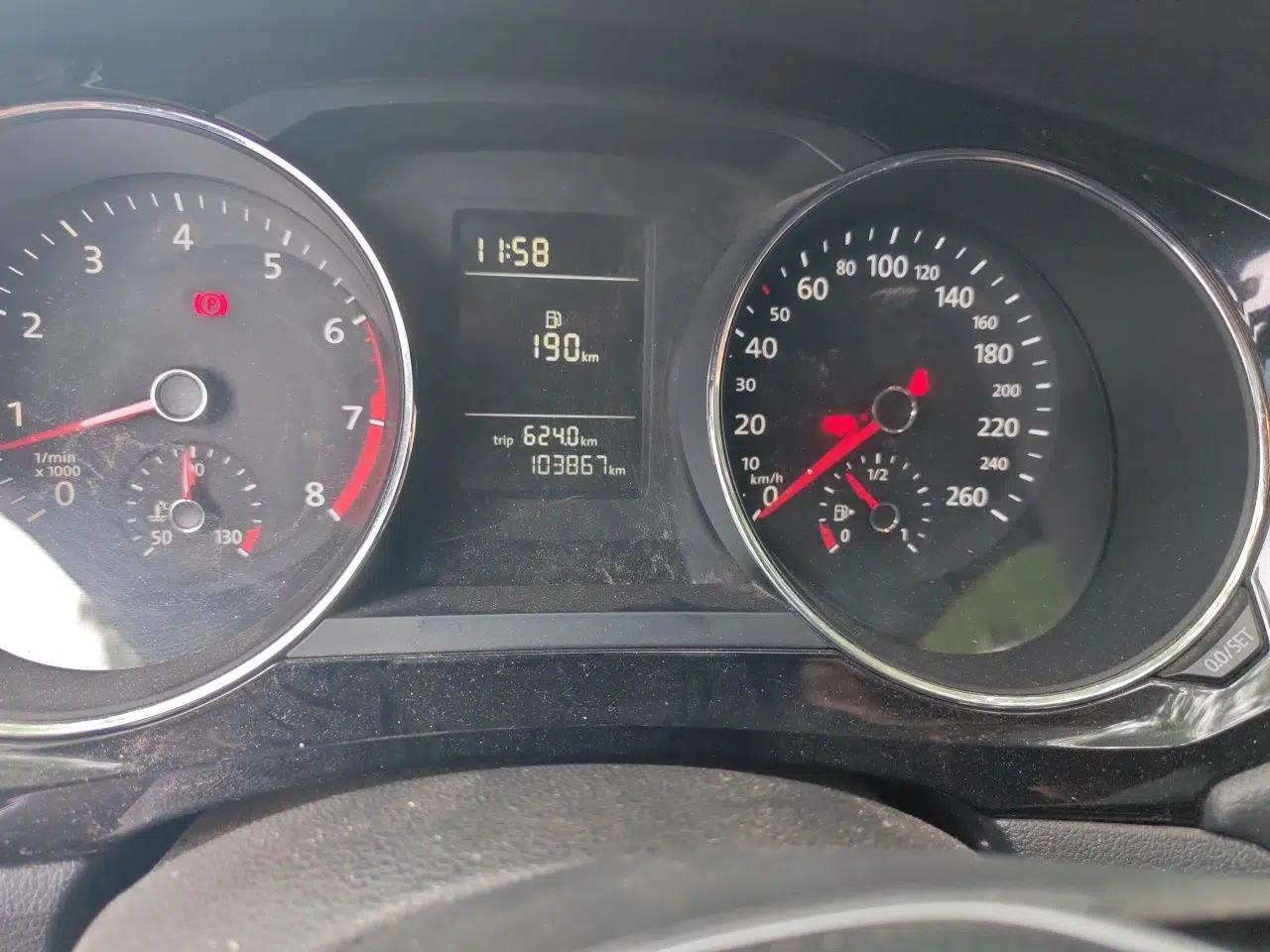 Volkswagen Sagitar 2015 230TSI Manual Comfort Version — миниатюра 12