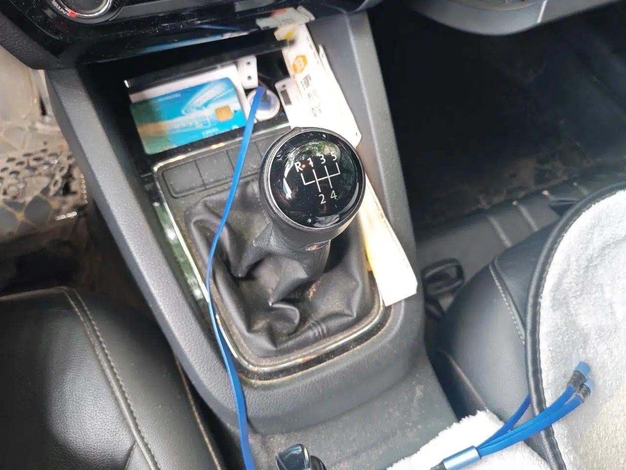 Volkswagen Sagitar 2015 230TSI Manual Comfort Version — миниатюра 14