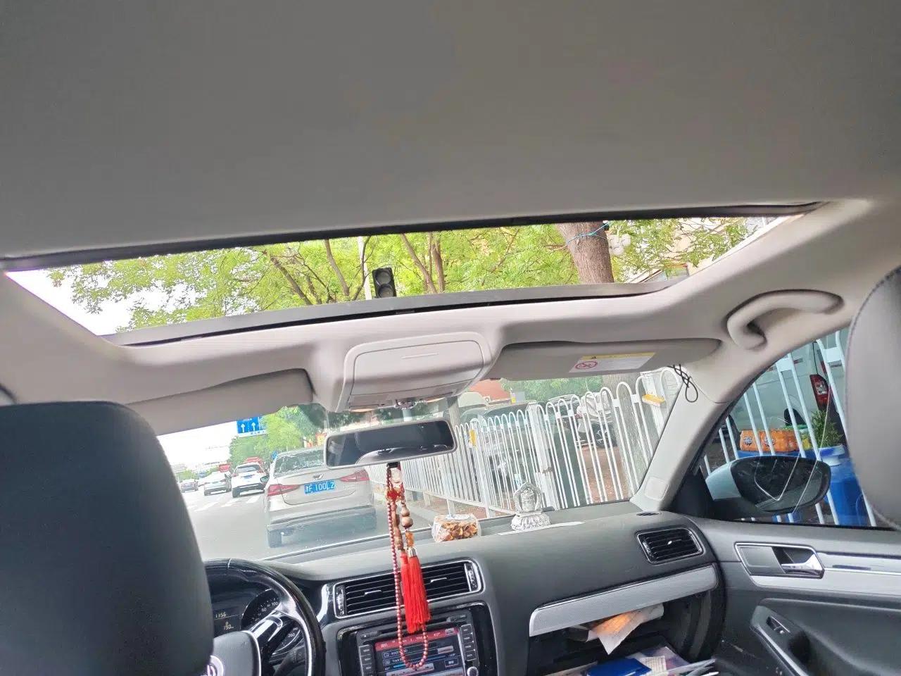 Volkswagen Sagitar 2015 230TSI Manual Comfort Version — миниатюра 18