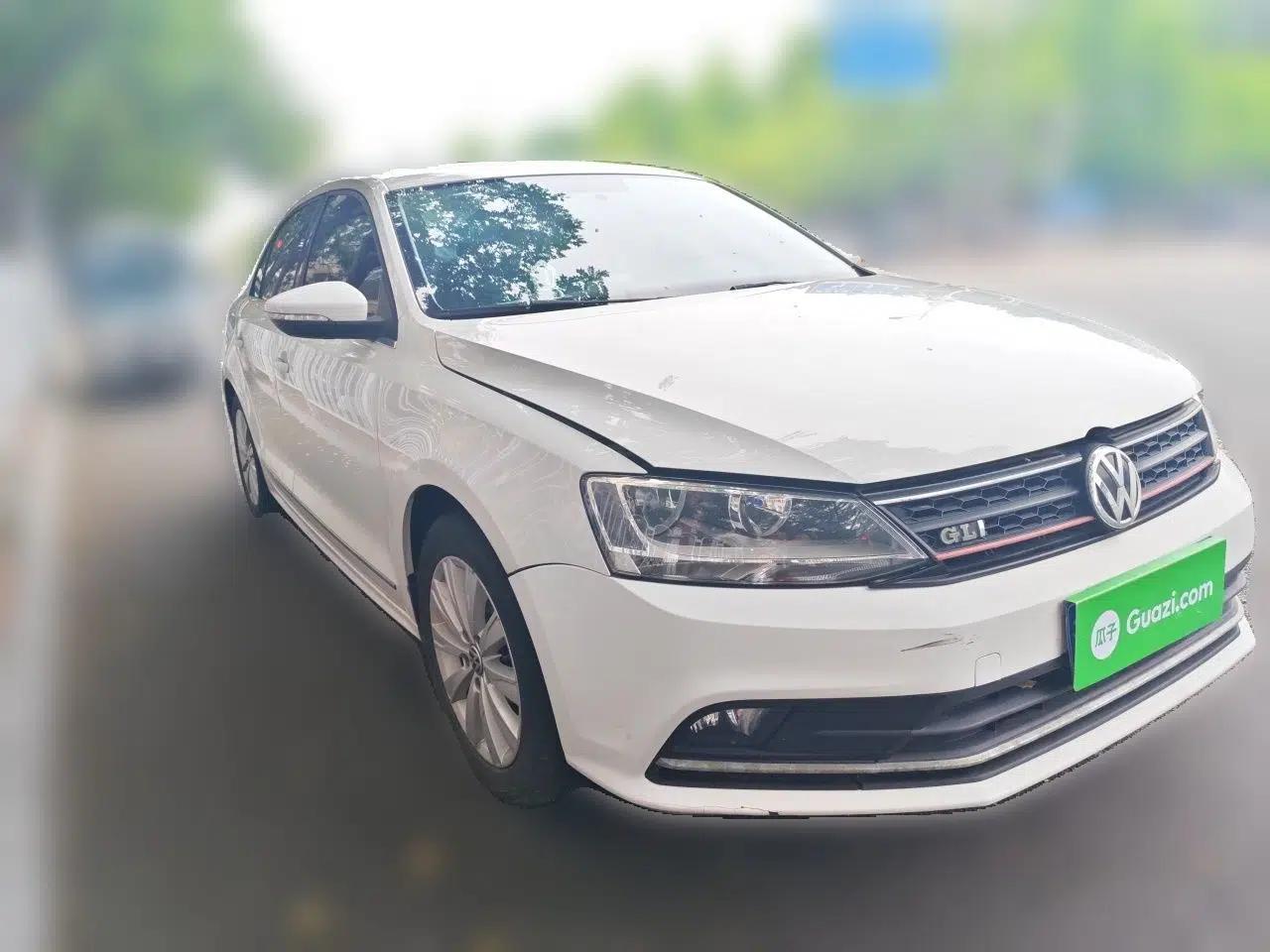 Volkswagen Sagitar 2015 230TSI Manual Comfort Version — миниатюра 3