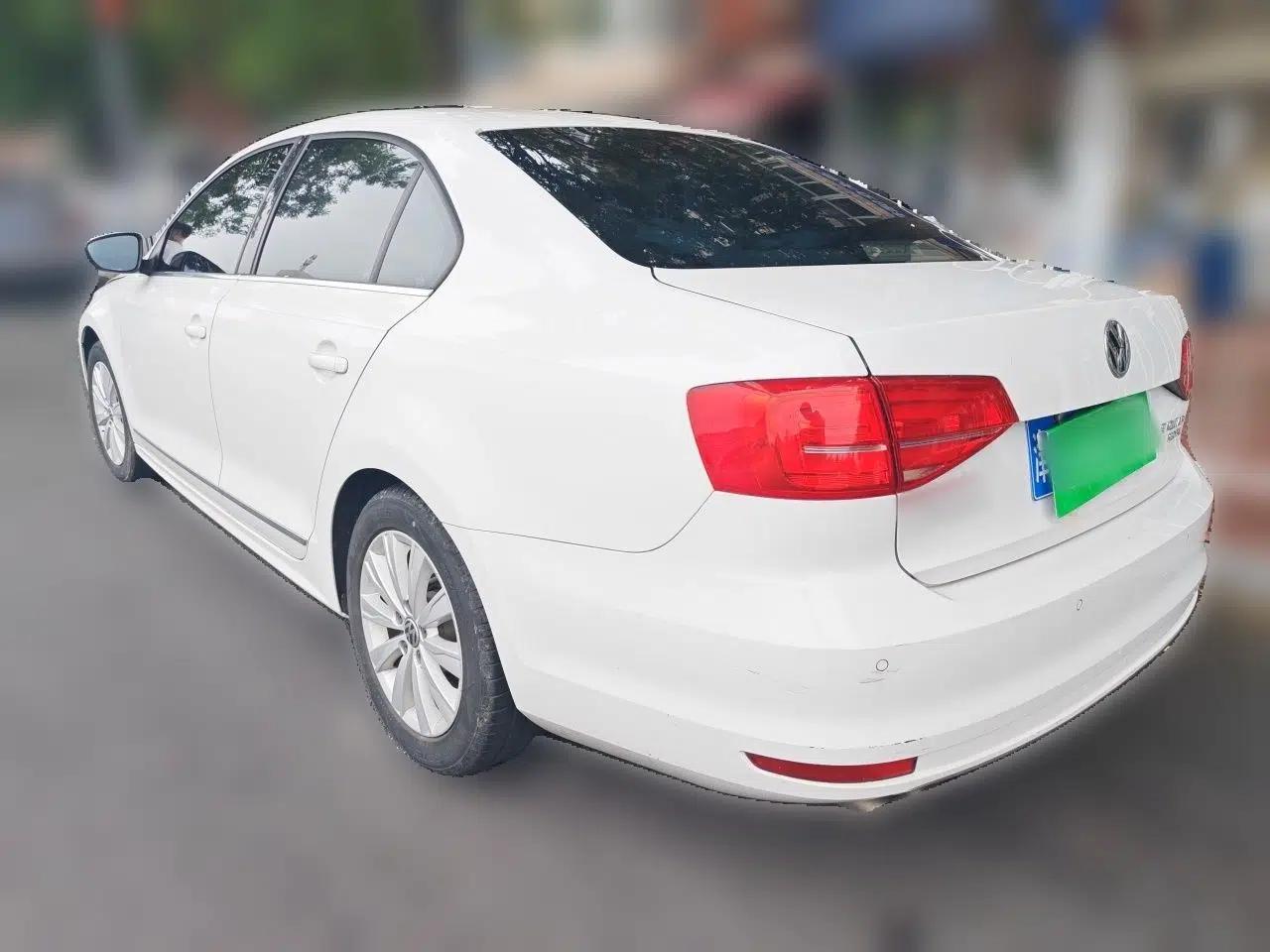 Volkswagen Sagitar 2015 230TSI Manual Comfort Version — миниатюра 4