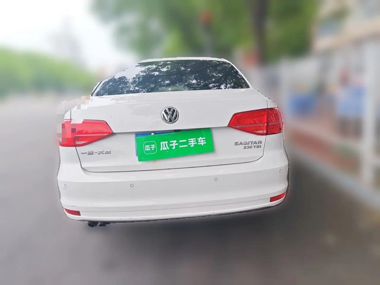 Volkswagen Sagitar 2015 230TSI Manual Comfort Version — миниатюра 5