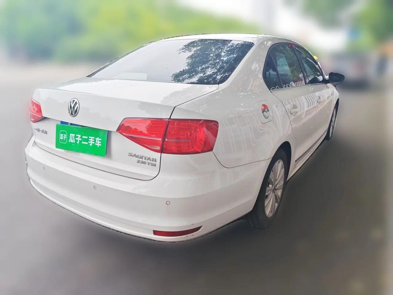 Volkswagen Sagitar 2015 230TSI Manual Comfort Version — миниатюра 6