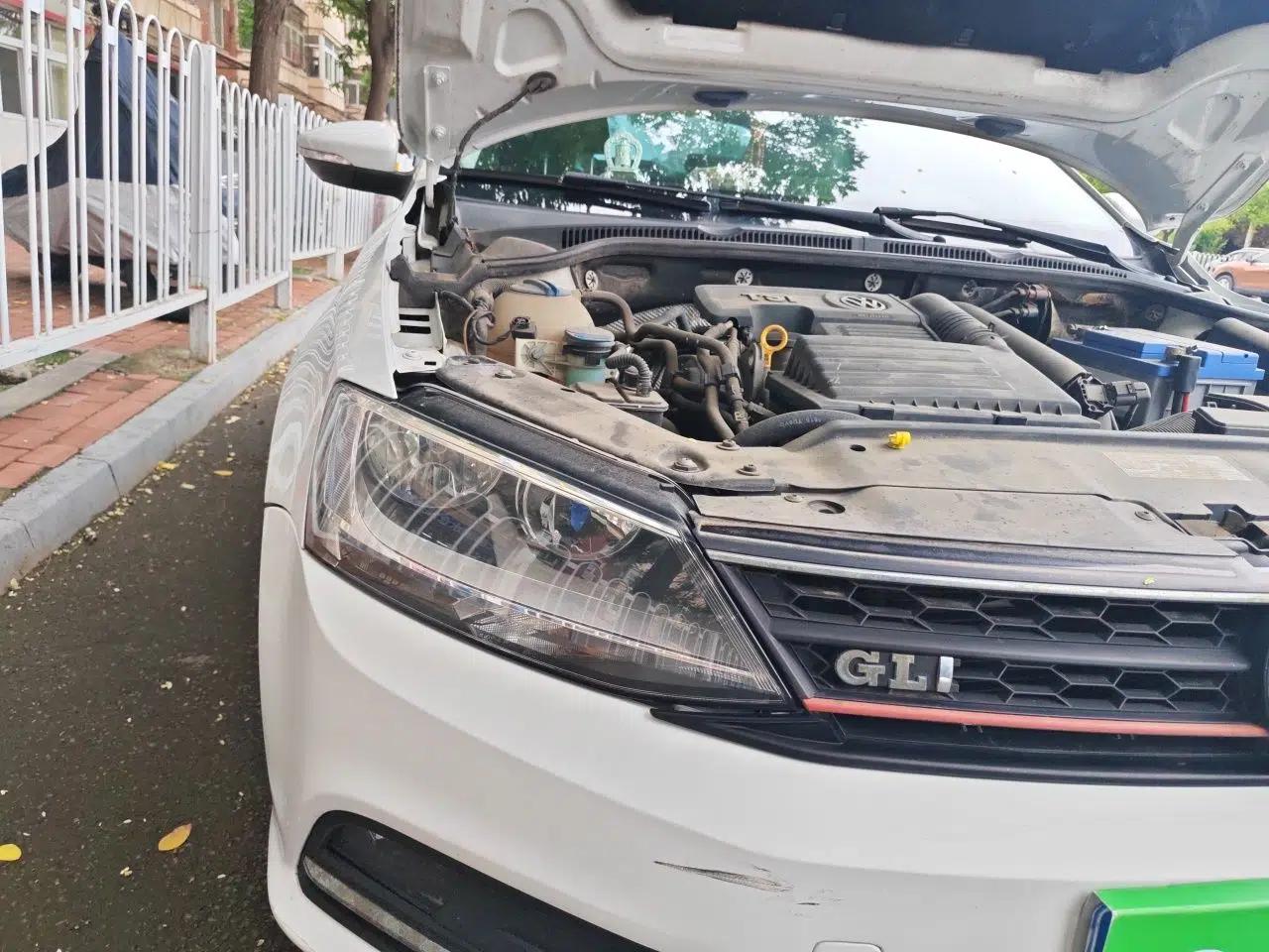 Volkswagen Sagitar 2015 230TSI Manual Comfort Version — миниатюра 7