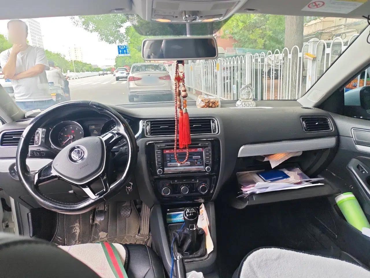 Volkswagen Sagitar 2015 230TSI Manual Comfort Version — миниатюра 9