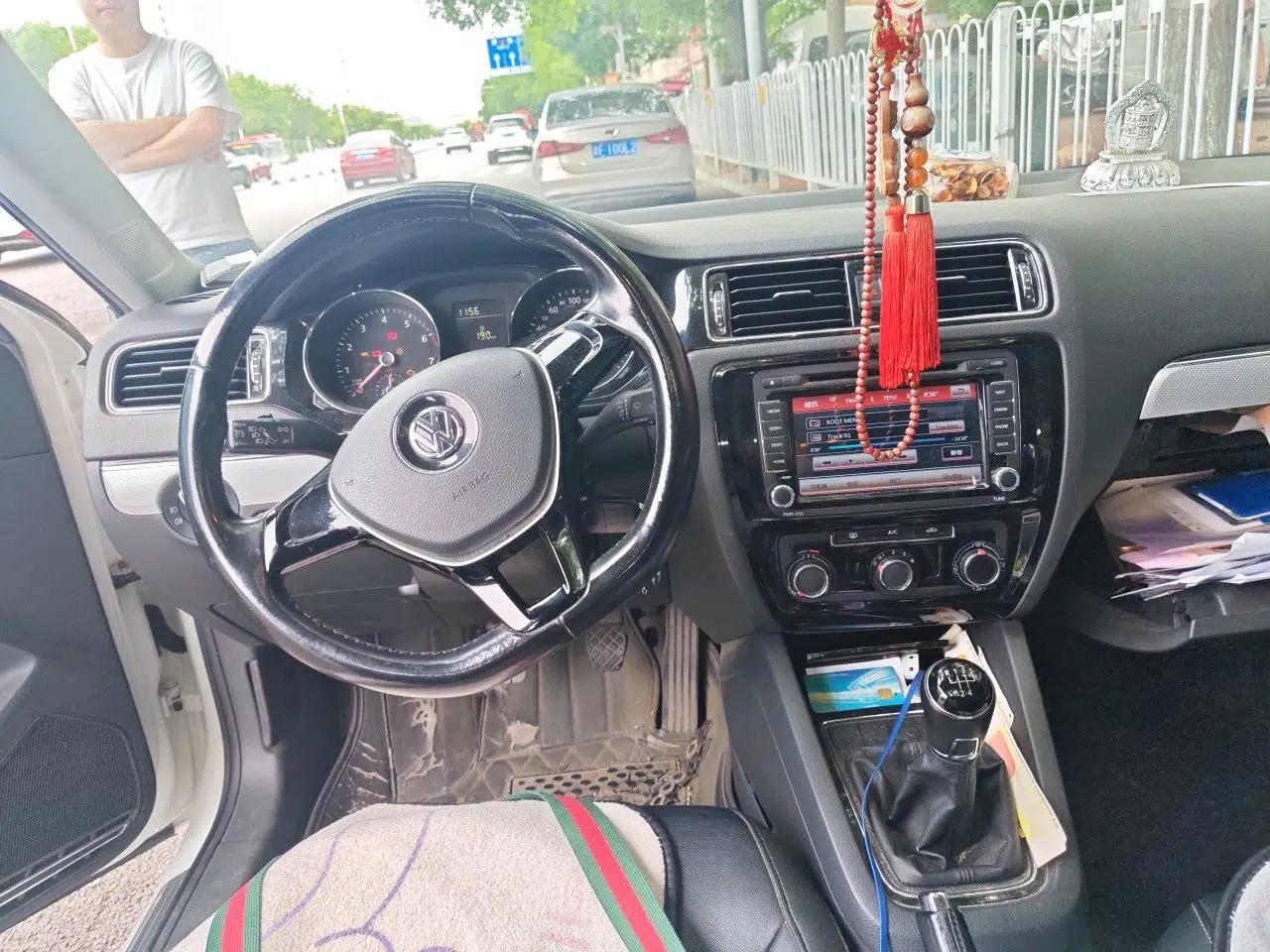 Volkswagen Sagitar 2015 230TSI Manual Comfort Version — миниатюра 10
