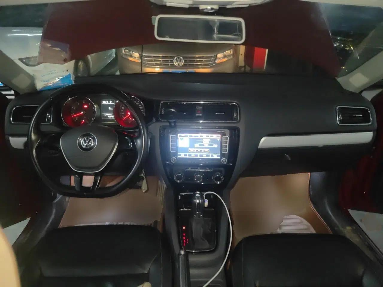 Volkswagen Sagitar 2015 230TSI Automatic Comfort Version — миниатюра 9