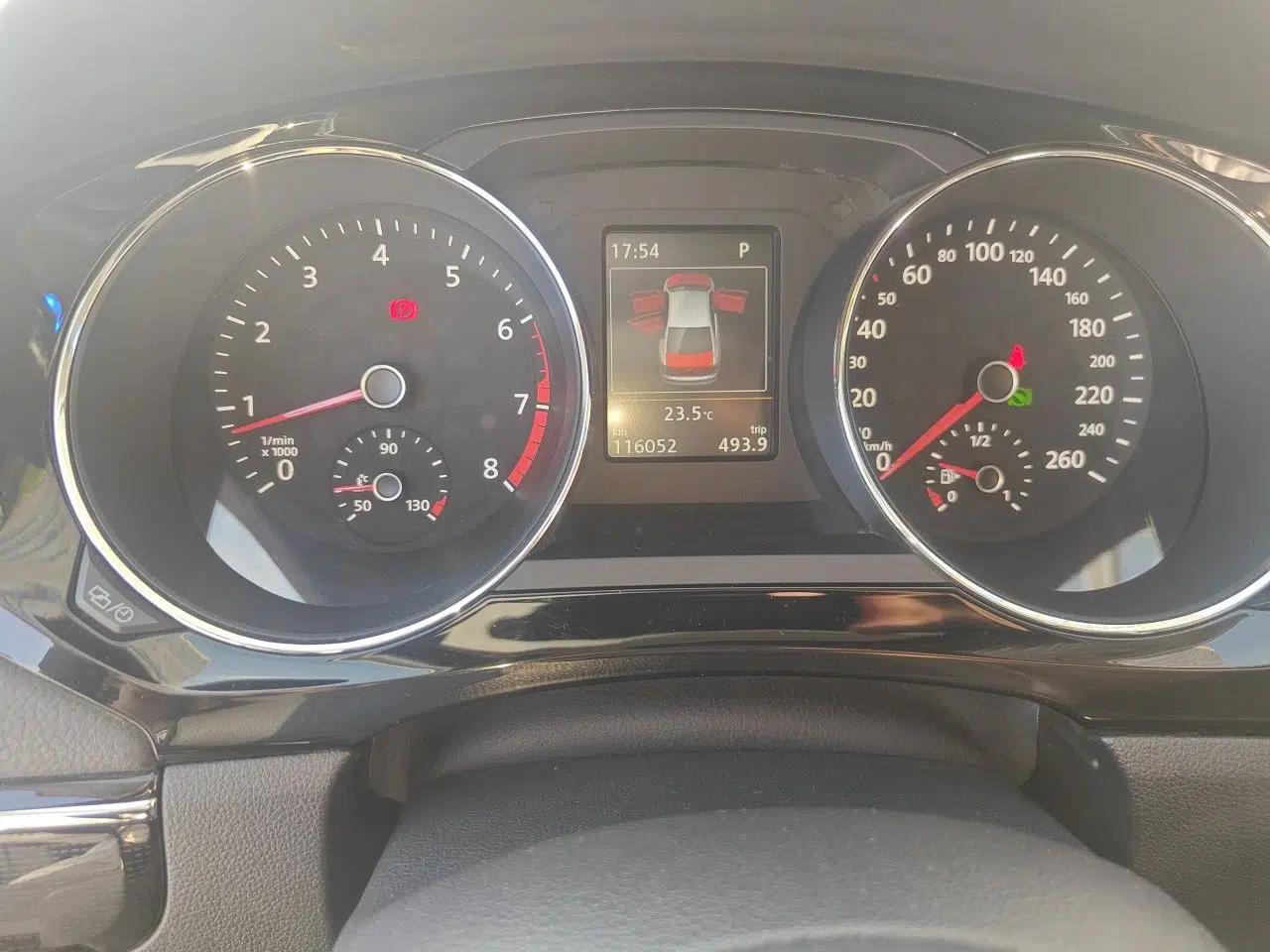 Volkswagen Sagitar 2018 280TSI DSG Luxury Model — миниатюра 12