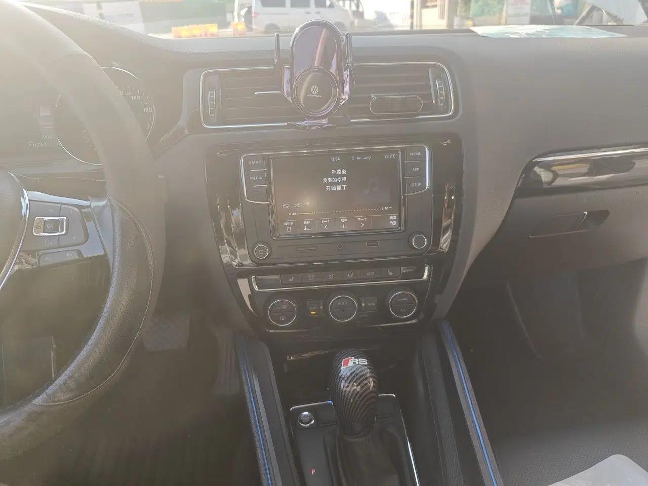 Volkswagen Sagitar 2018 280TSI DSG Luxury Model — миниатюра 13