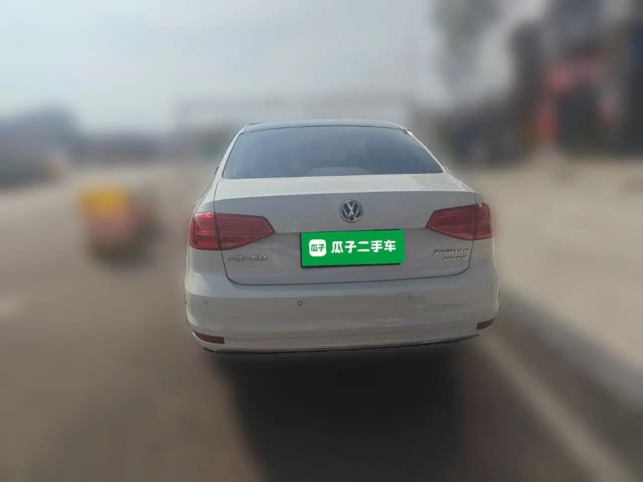 Volkswagen Sagitar 2018 280TSI DSG Luxury Model — миниатюра 5