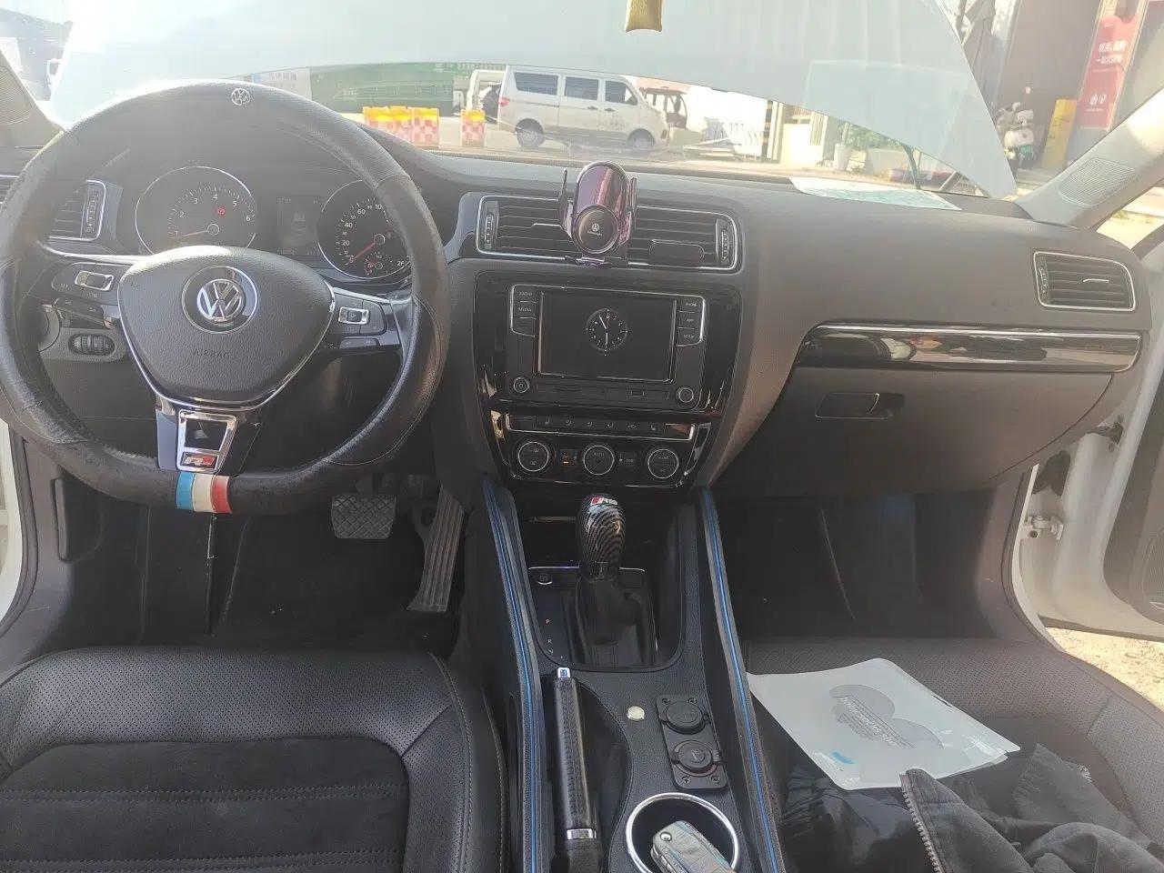 Volkswagen Sagitar 2018 280TSI DSG Luxury Model — миниатюра 9