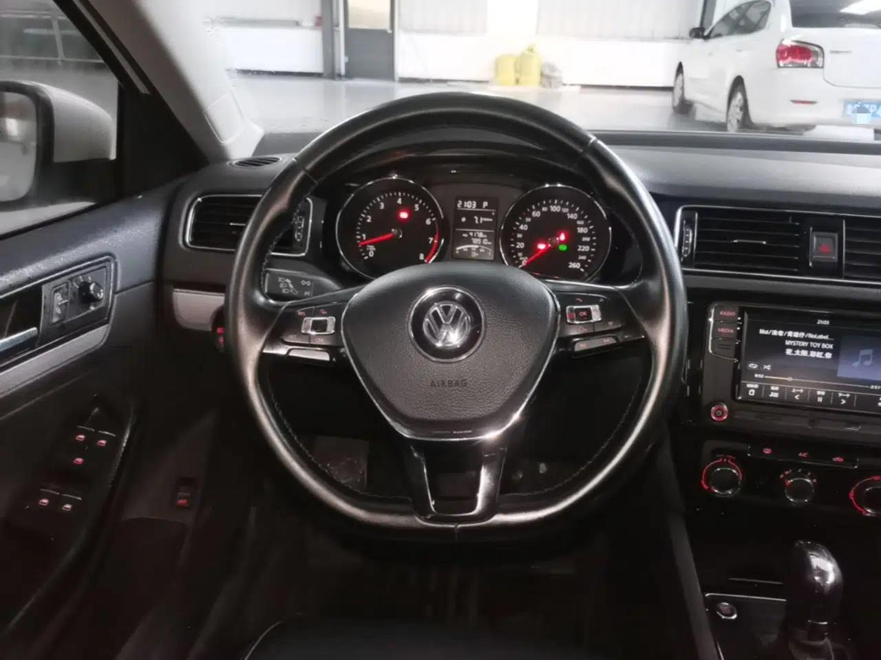 Volkswagen Sagitar 2018 1.6L Automatic Comfort Model — миниатюра 13