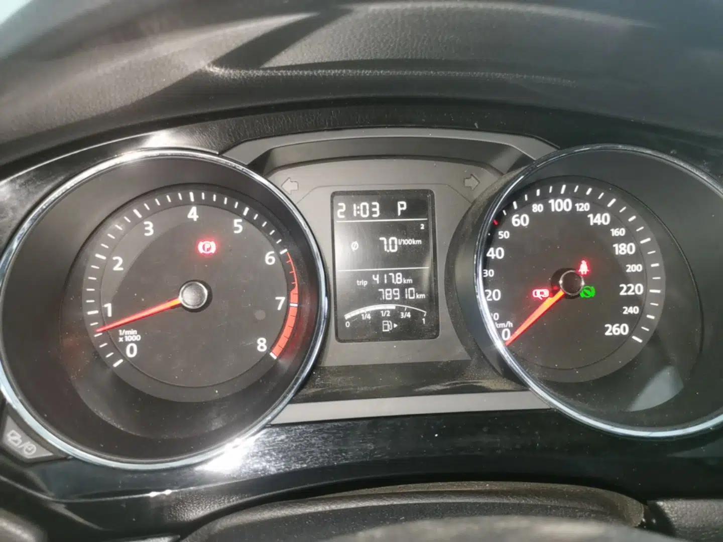 Volkswagen Sagitar 2018 1.6L Automatic Comfort Model — миниатюра 14