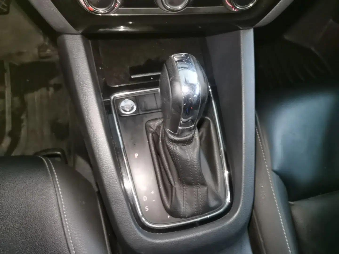 Volkswagen Sagitar 2018 1.6L Automatic Comfort Model — миниатюра 16