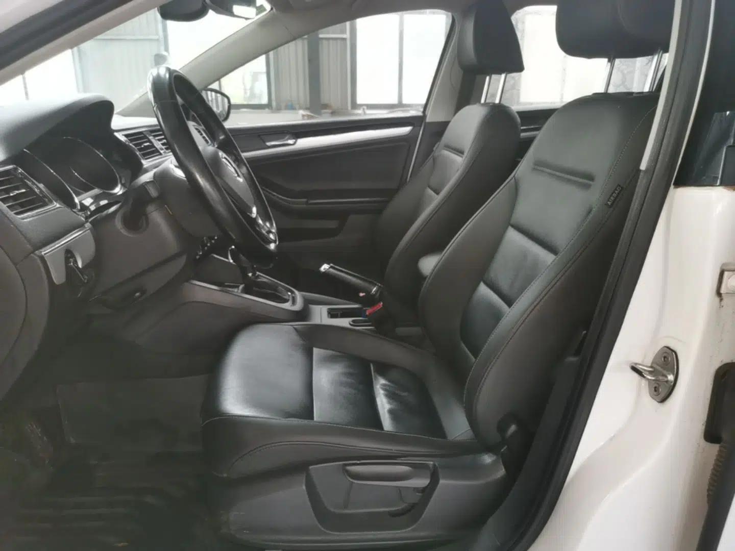 Volkswagen Sagitar 2018 1.6L Automatic Comfort Model — миниатюра 17