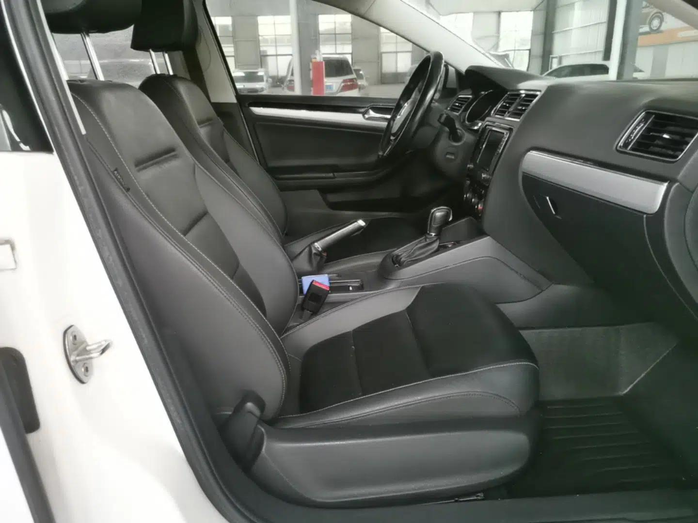 Volkswagen Sagitar 2018 1.6L Automatic Comfort Model — миниатюра 19