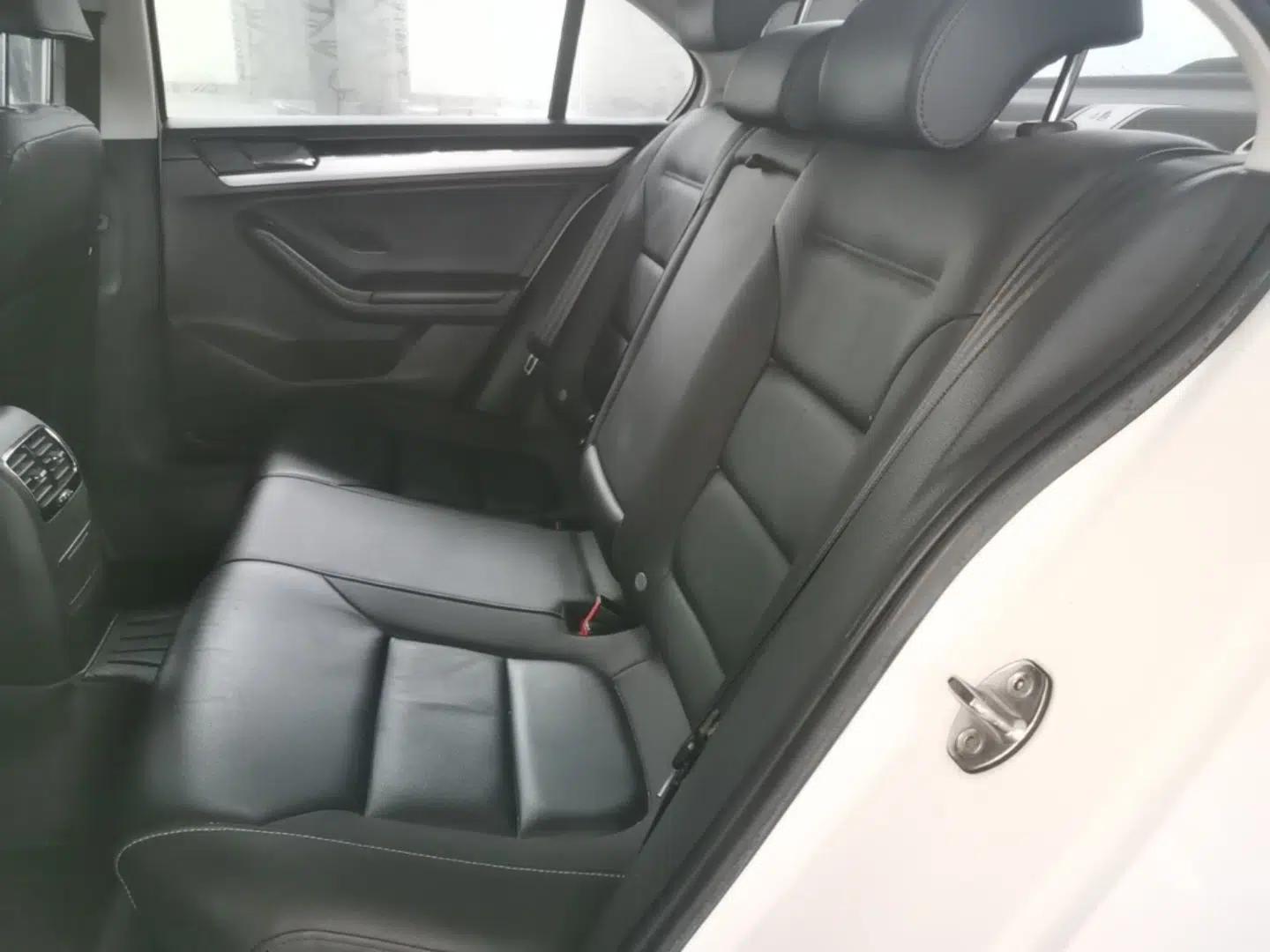 Volkswagen Sagitar 2018 1.6L Automatic Comfort Model — миниатюра 20