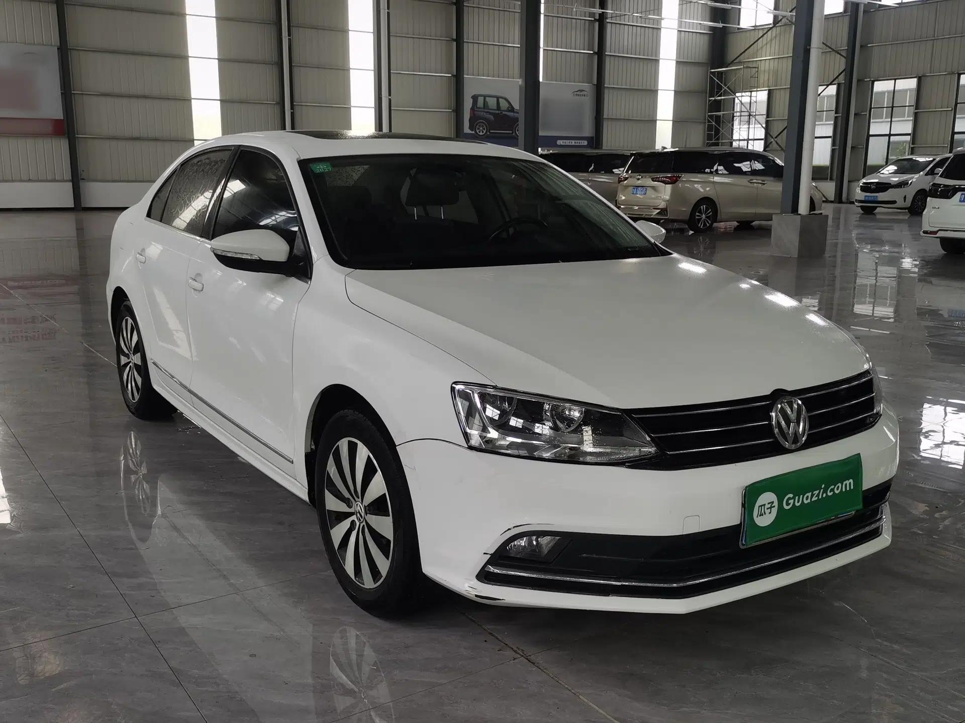 Volkswagen Sagitar 2018 1.6L Automatic Comfort Model — миниатюра 3