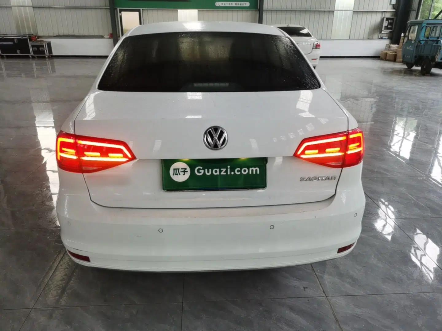 Volkswagen Sagitar 2018 1.6L Automatic Comfort Model — миниатюра 5