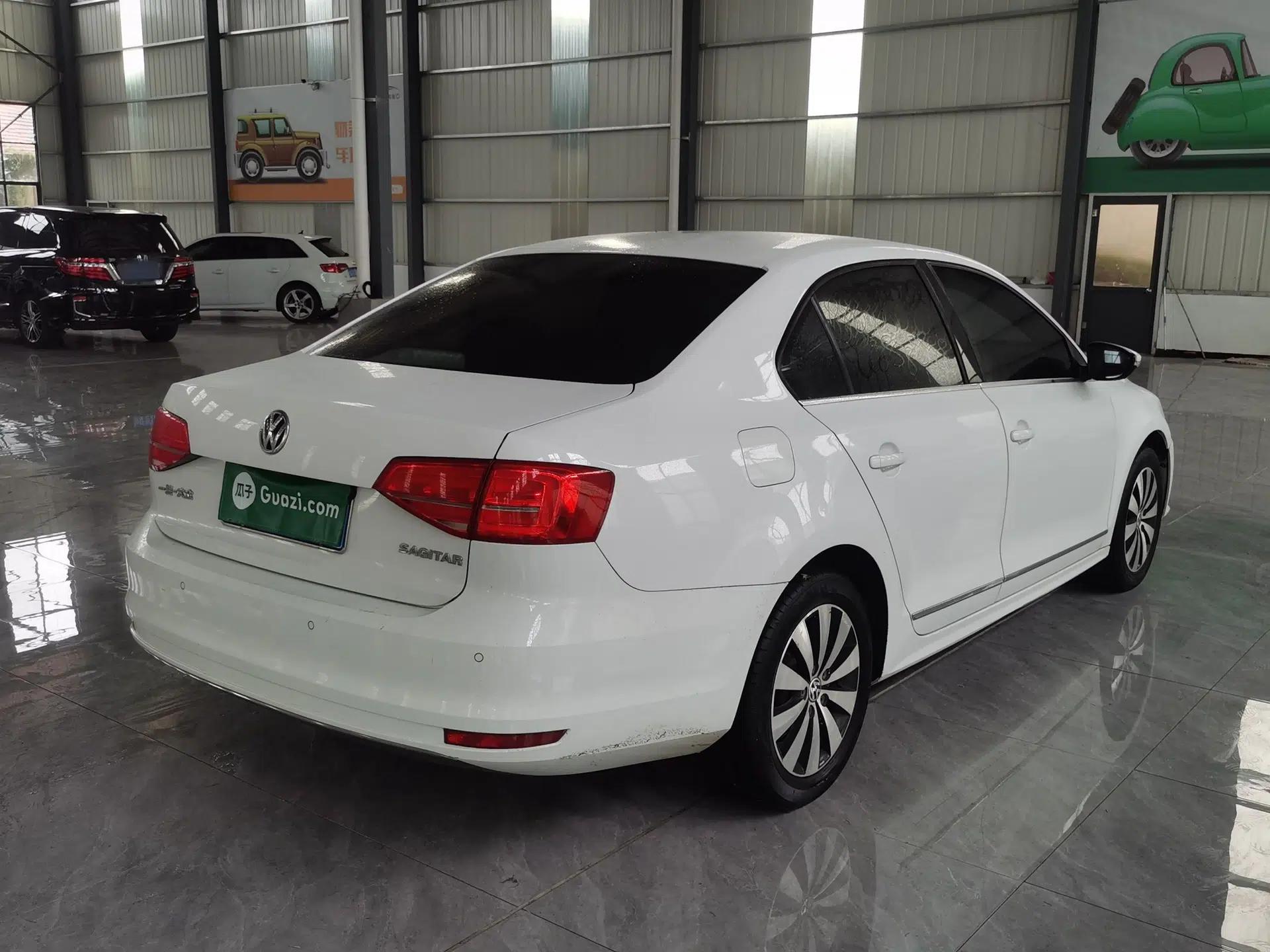 Volkswagen Sagitar 2018 1.6L Automatic Comfort Model — миниатюра 6