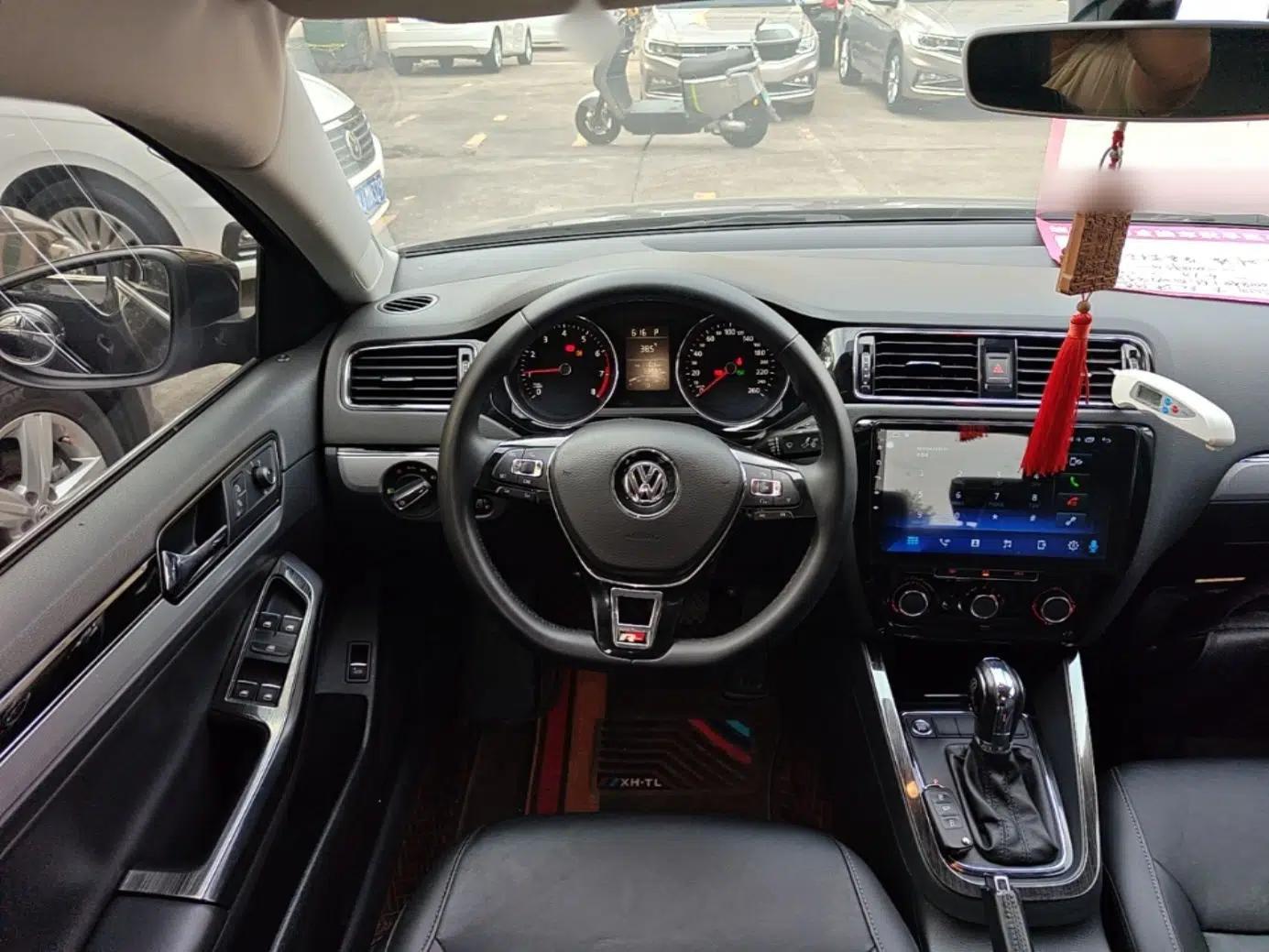 Volkswagen Sagitar 2018 1.6L Automatic Comfort Model — миниатюра 13