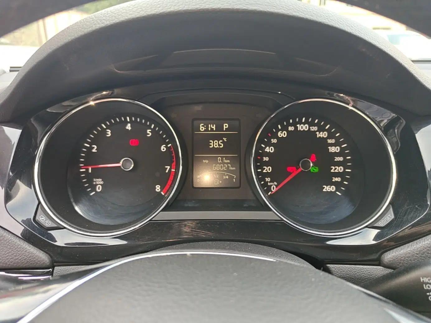 Volkswagen Sagitar 2018 1.6L Automatic Comfort Model — миниатюра 14