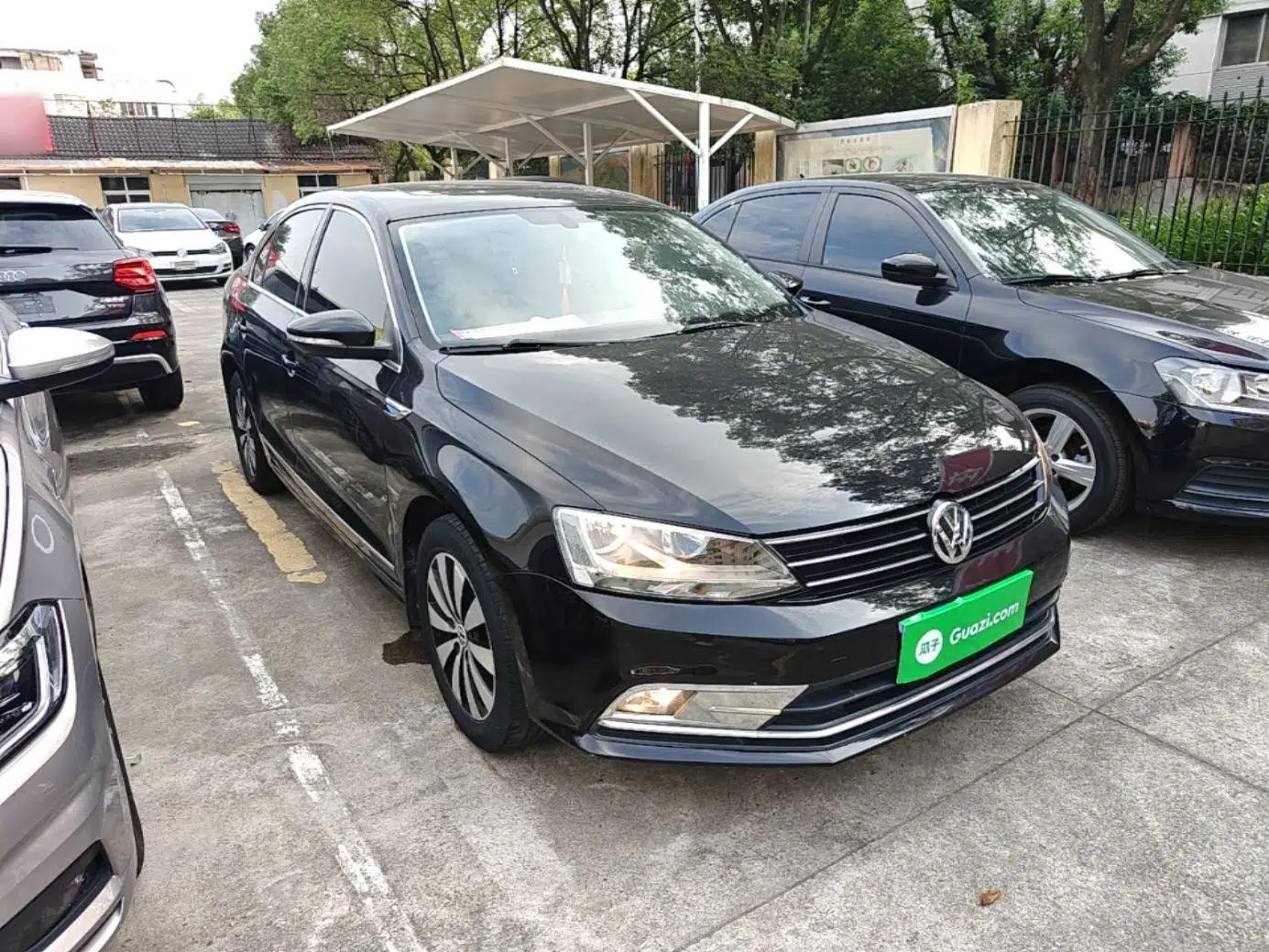 Volkswagen Sagitar 2018 1.6L Automatic Comfort Model — миниатюра 3