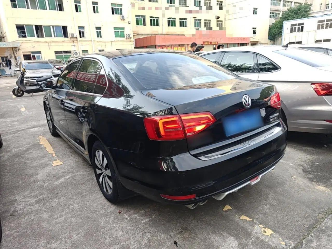Volkswagen Sagitar 2018 1.6L Automatic Comfort Model — миниатюра 4