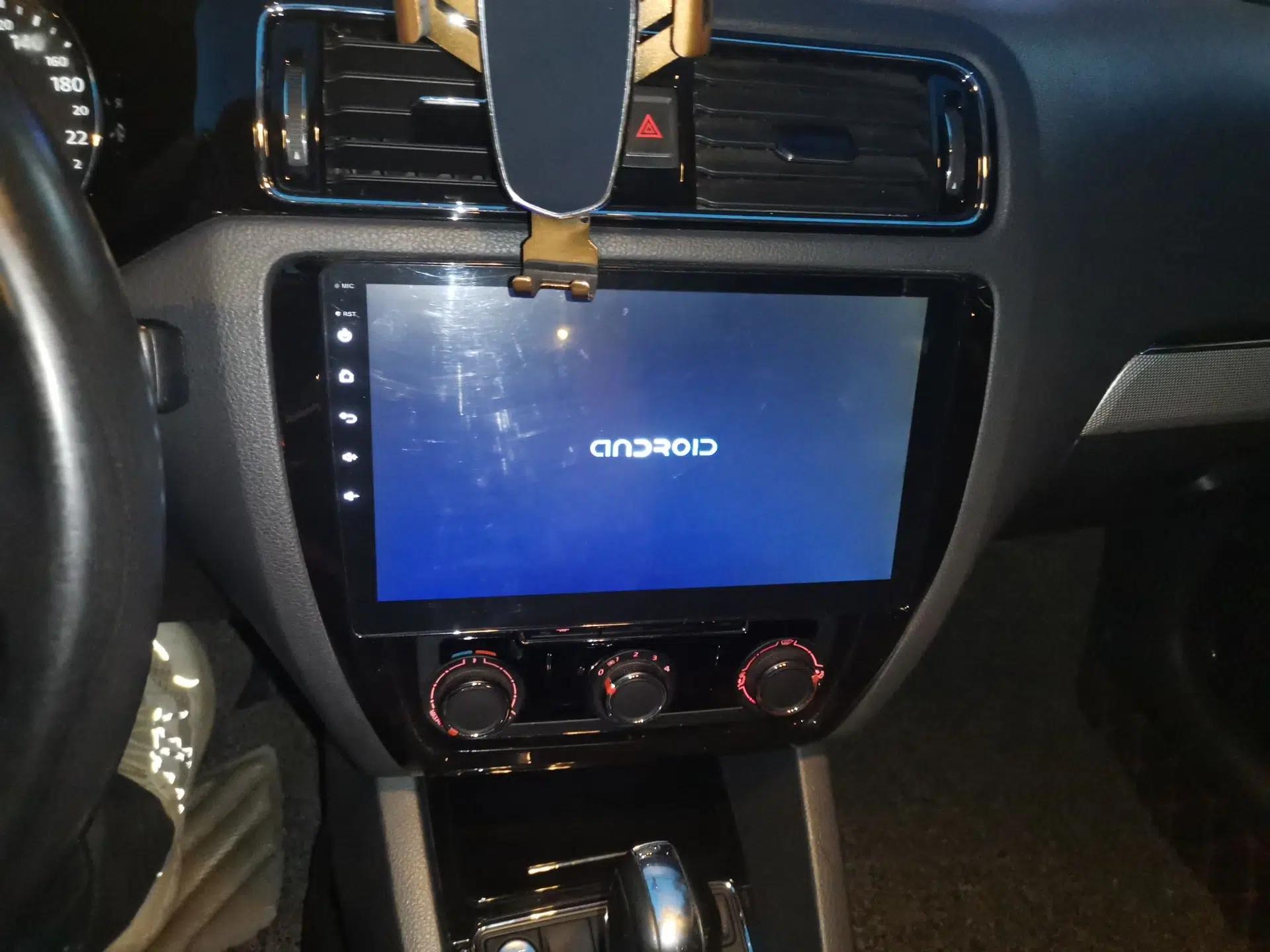 Volkswagen Sagitar 2018 1.6L Automatic Comfort Model — миниатюра 13
