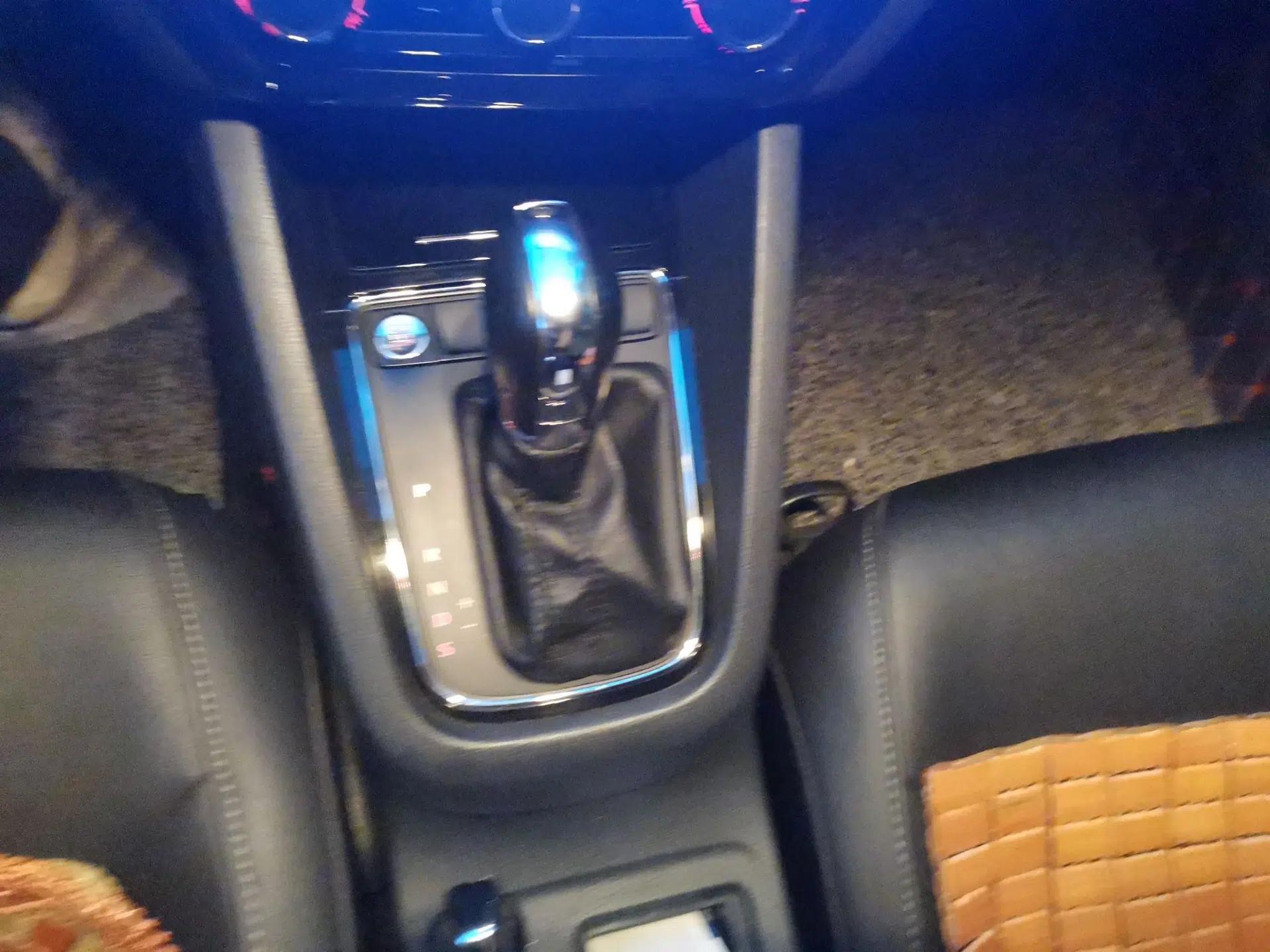 Volkswagen Sagitar 2018 1.6L Automatic Comfort Model — миниатюра 14