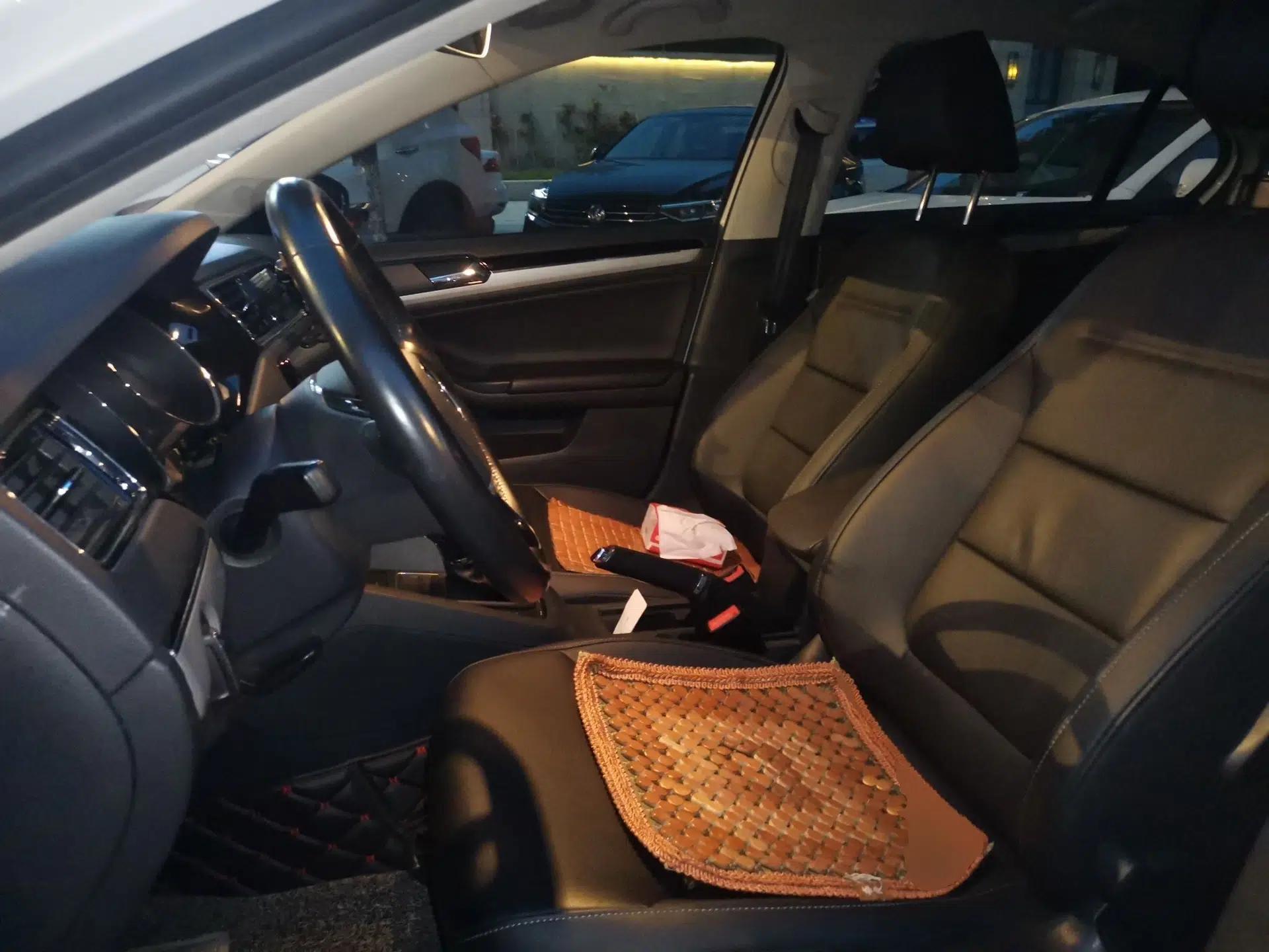 Volkswagen Sagitar 2018 1.6L Automatic Comfort Model — миниатюра 15