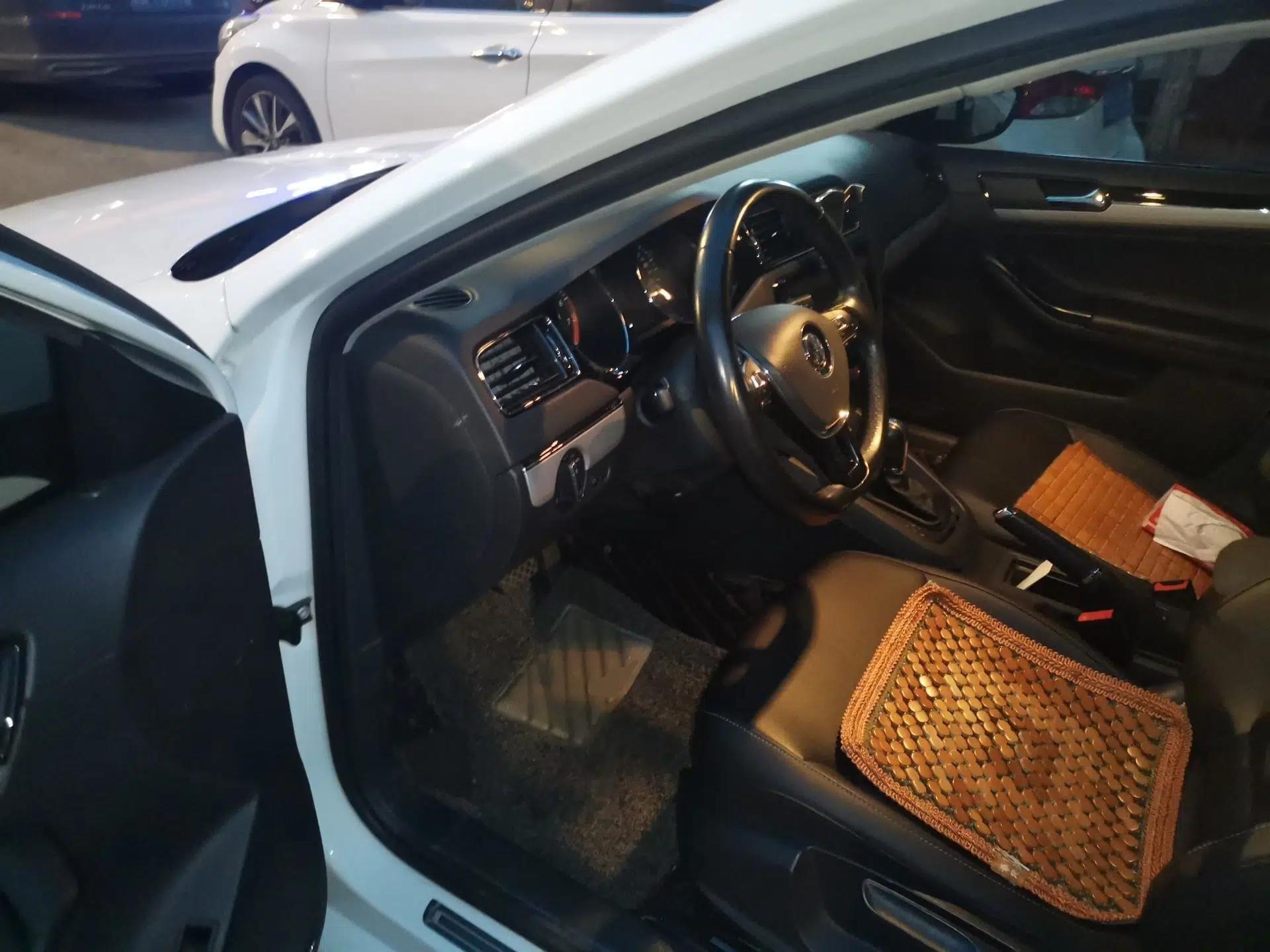 Volkswagen Sagitar 2018 1.6L Automatic Comfort Model — миниатюра 16