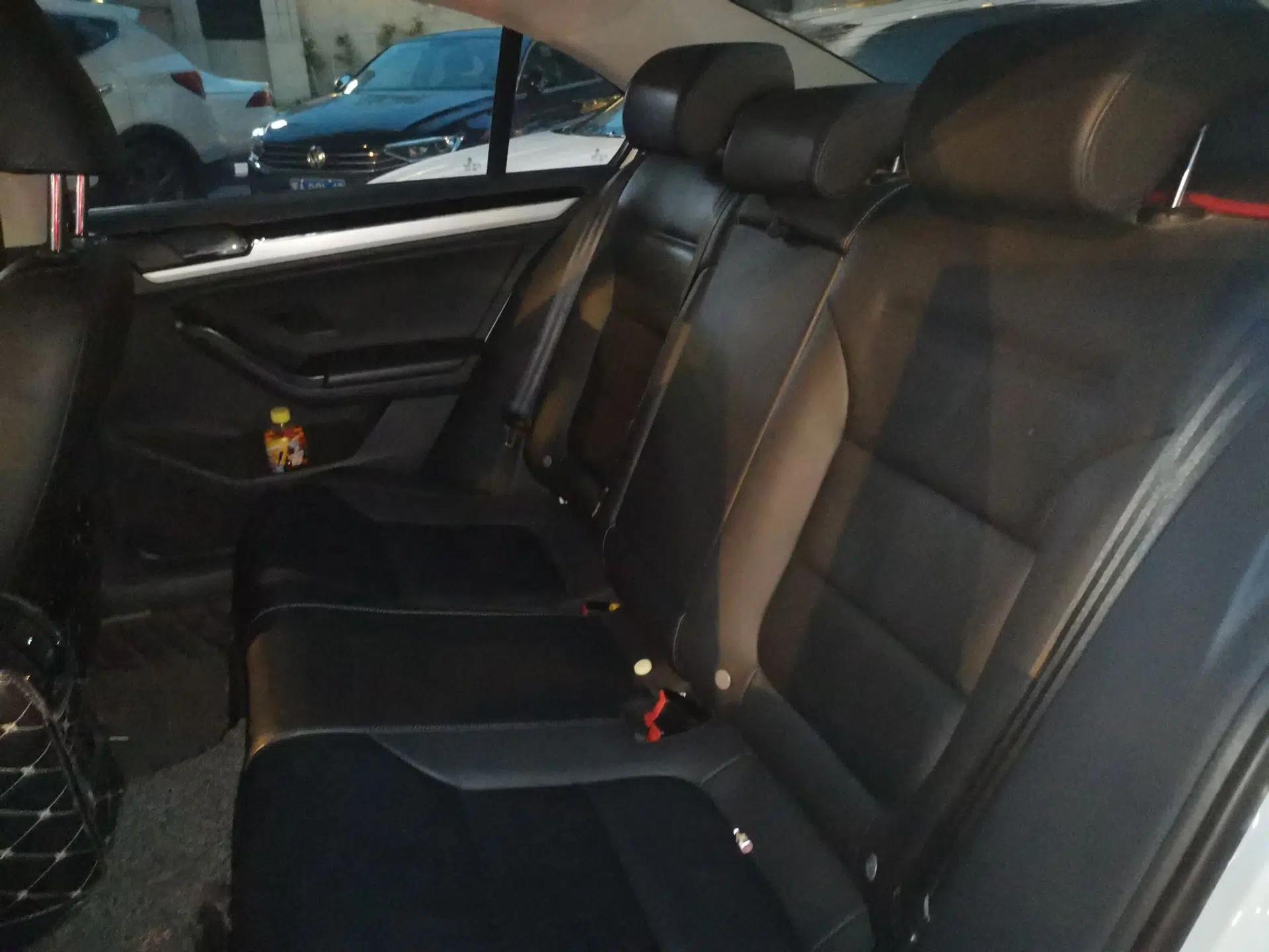 Volkswagen Sagitar 2018 1.6L Automatic Comfort Model — миниатюра 17